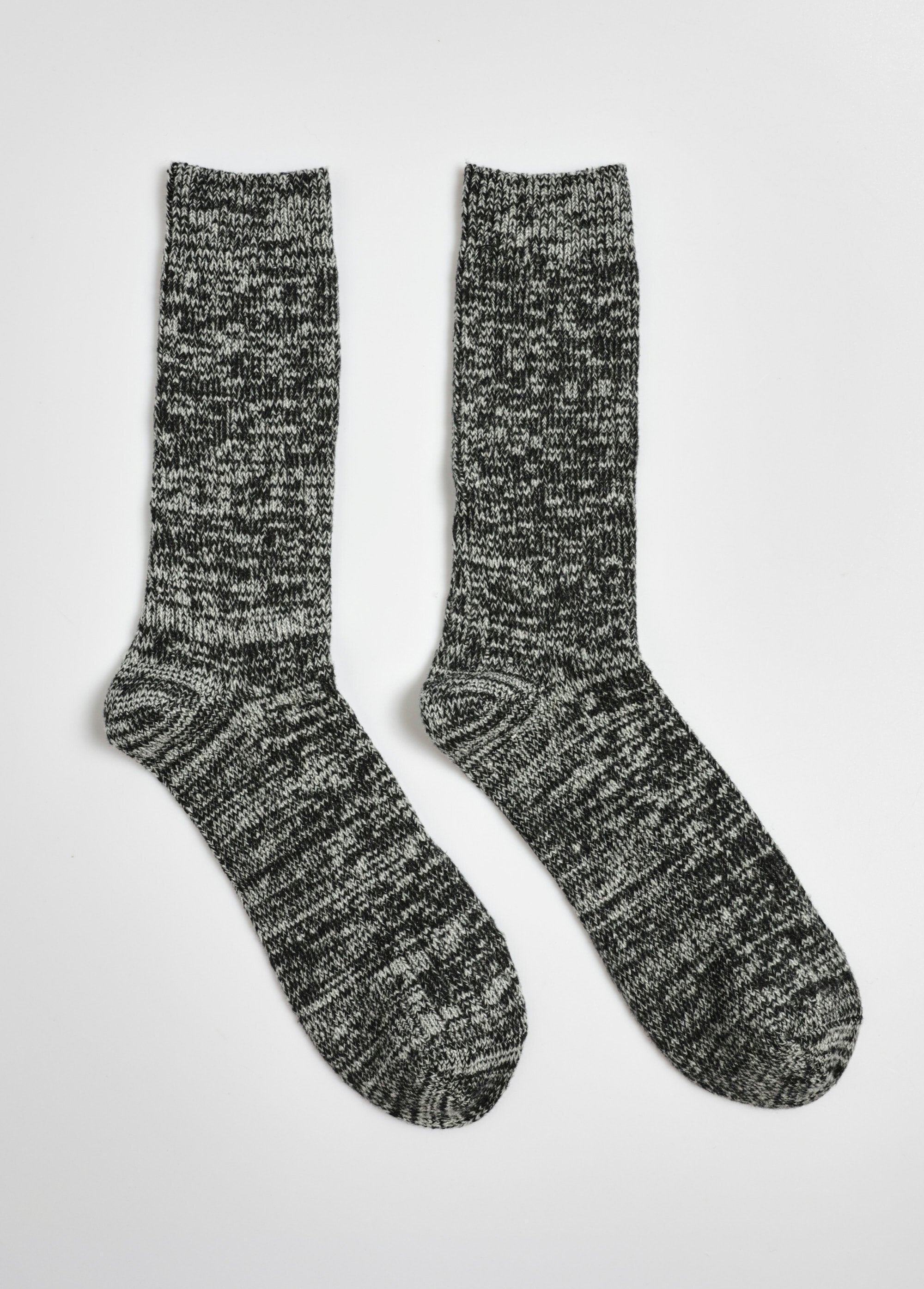 Pair_of_warm_and_soft_socks_Gray_FA1_slim