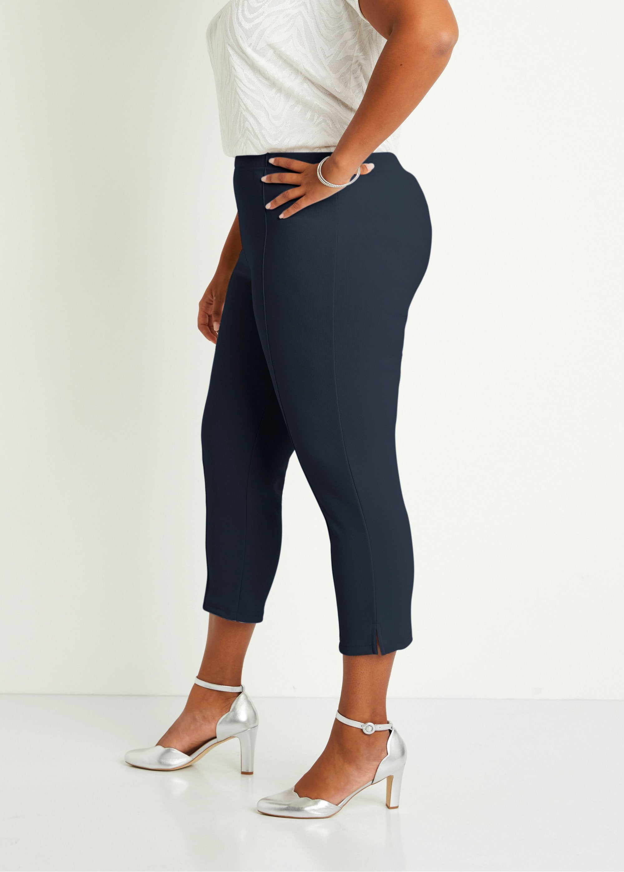 Ribbed_elasticated_waist_cropped_pants_Marine_DR1_curvy