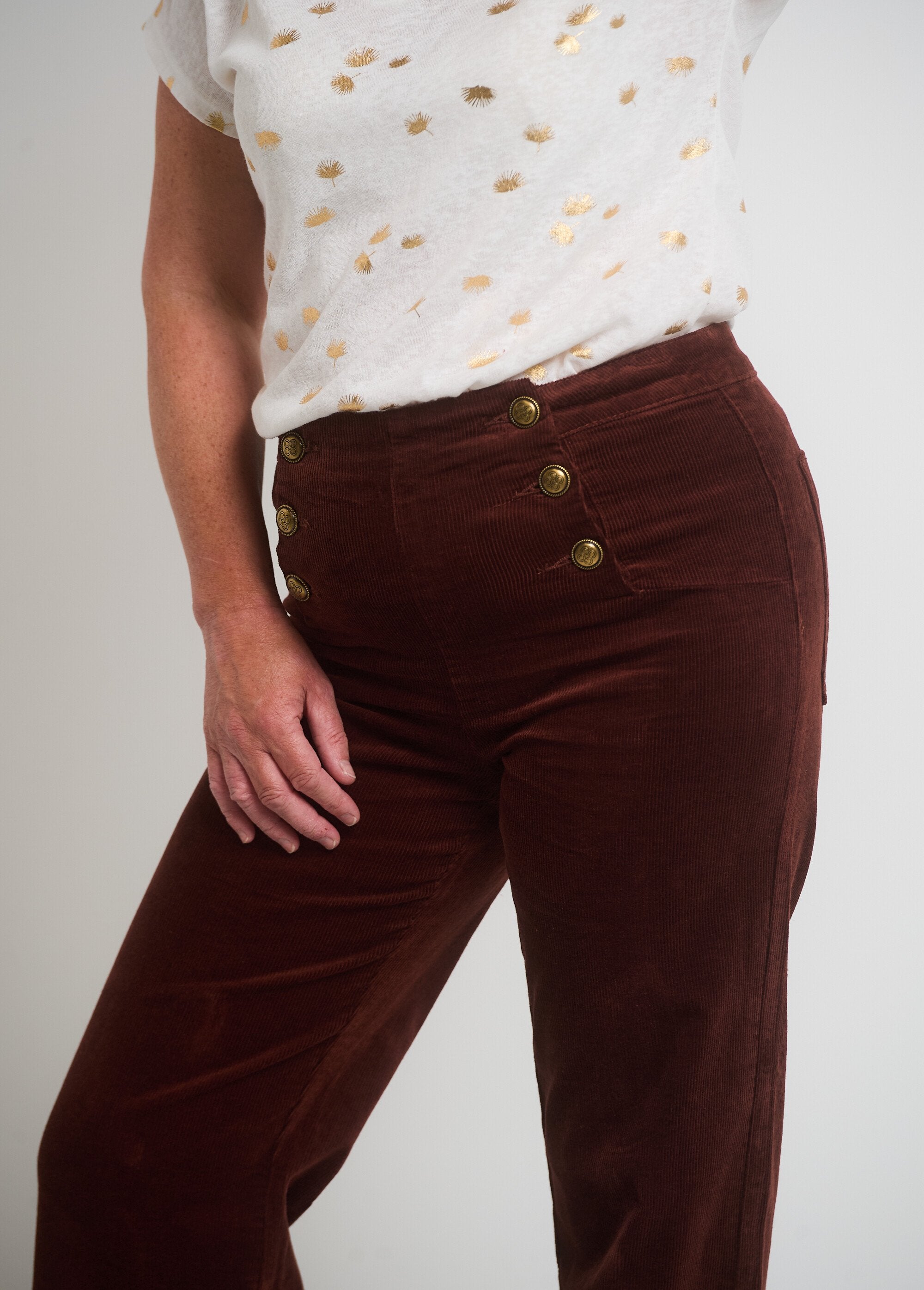 Pantalon_à_pont_en_velours_coupe_flare_Marron_DE1_slim