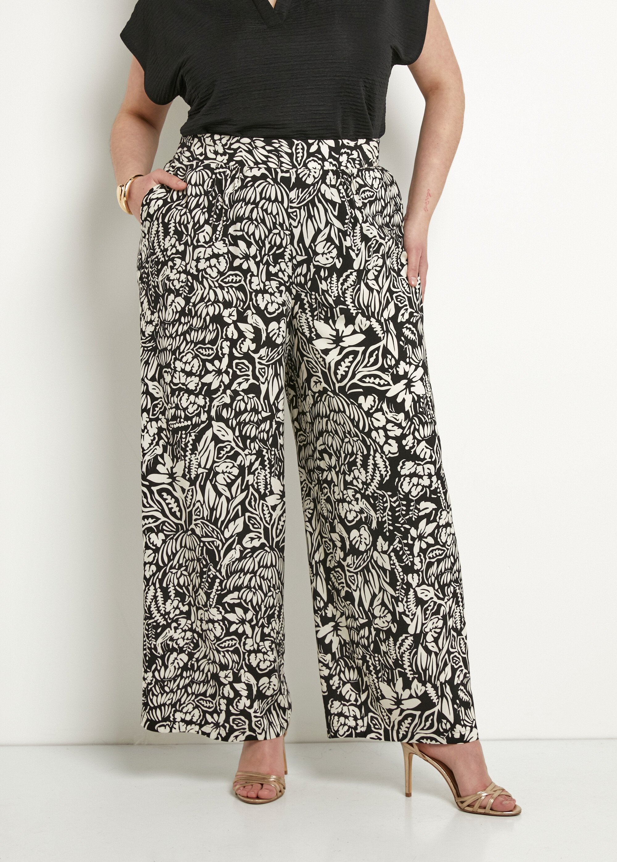 Wide_floral_or_plain_elasticated_waist_pants_Black_and_ecru_FA1_curvy