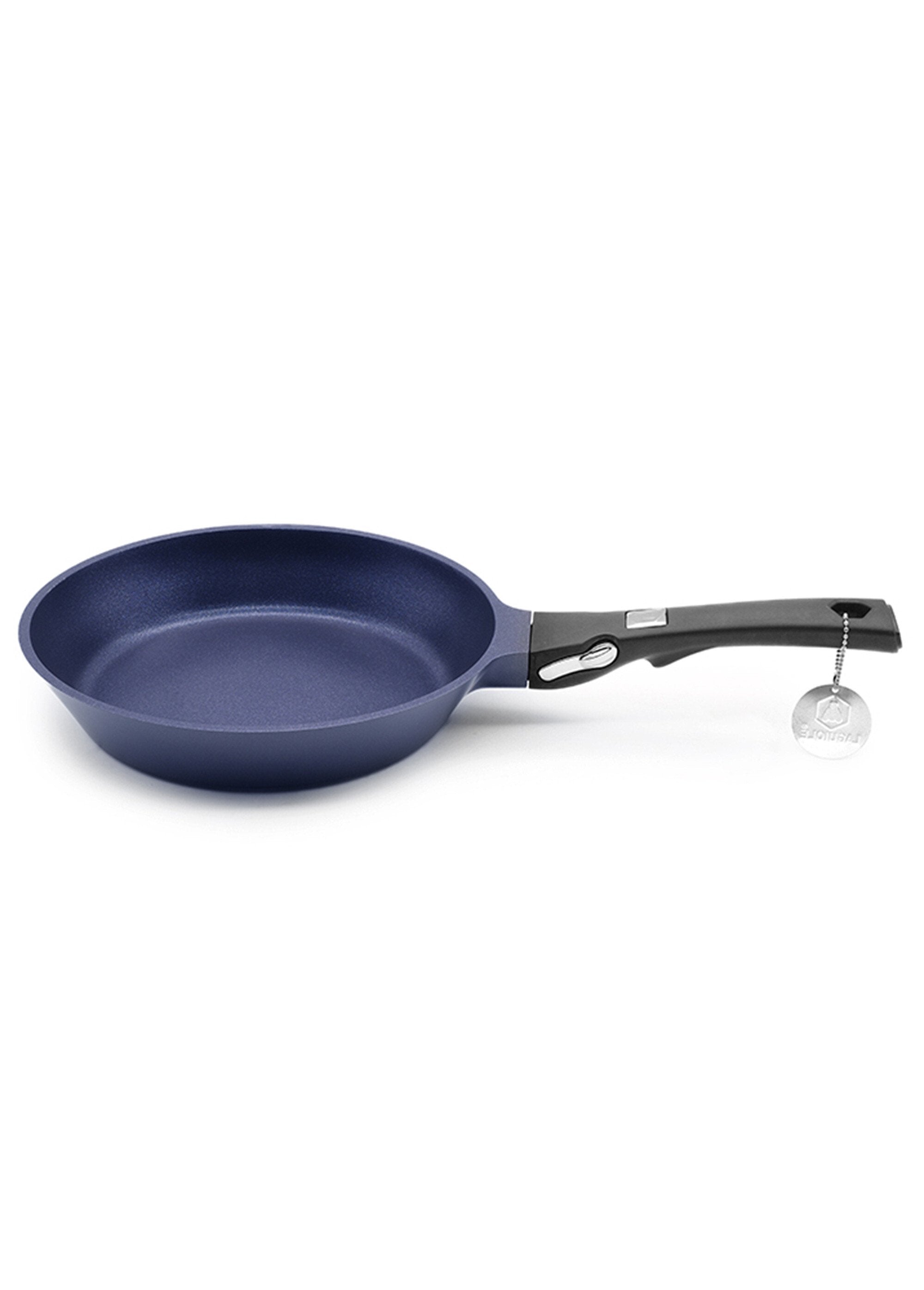 Black_frying_pan_with_removable_handle_24_cm_-_"Blue_Diamond"_Blue_FA1_slim