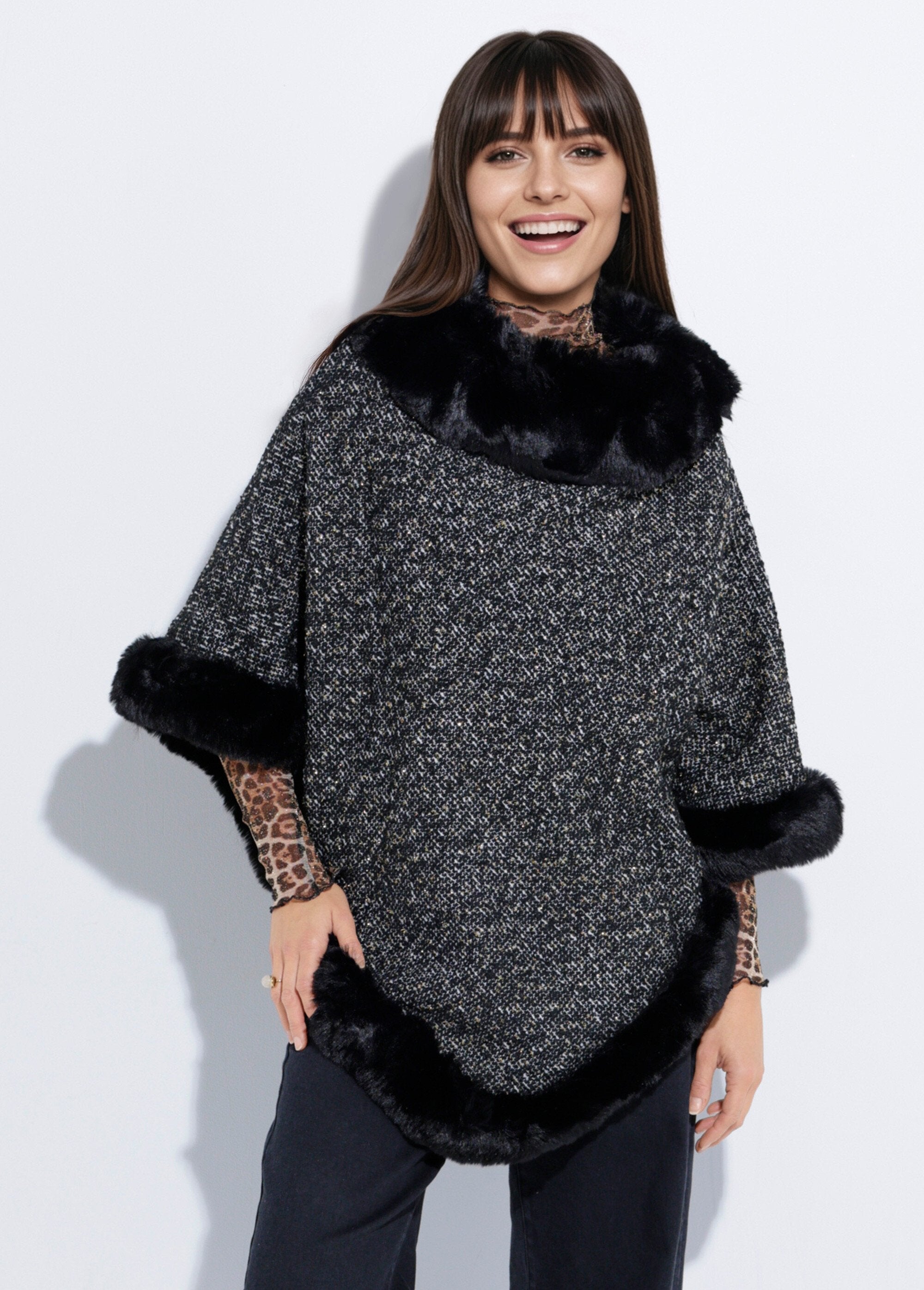 Poncho_cape_à_carreaux_détails_fourrure_Noir_FA1_slim