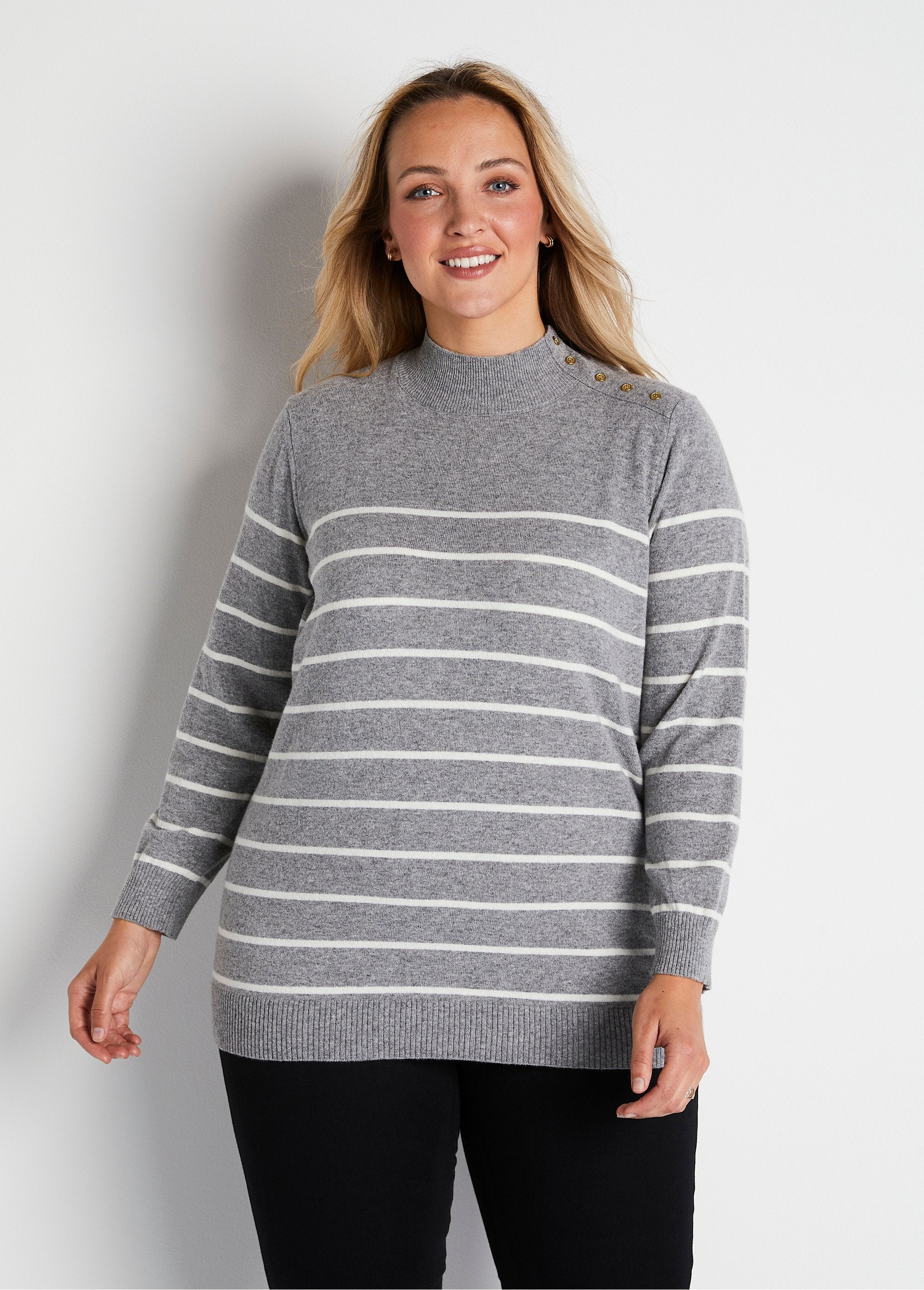 Sweater_with_recycled_fibers,_wool_and_cashmere_Ecru_stripe_FA1_curvy