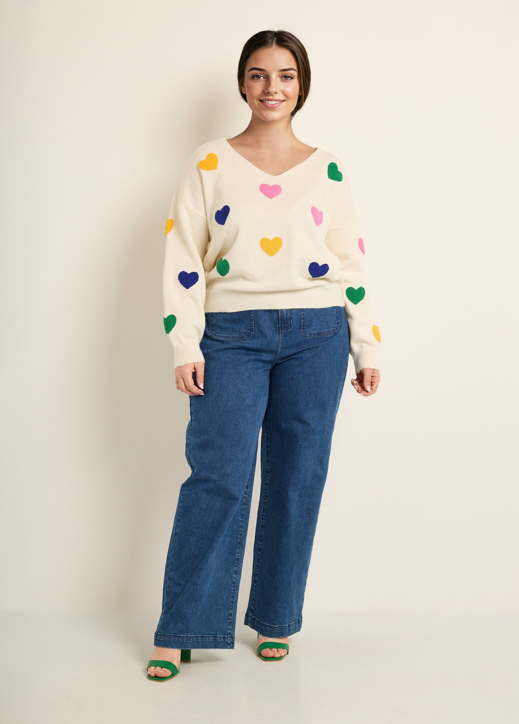 Warm_V-neck_sweater_with_heart_appliqués_White_SF1_curvy