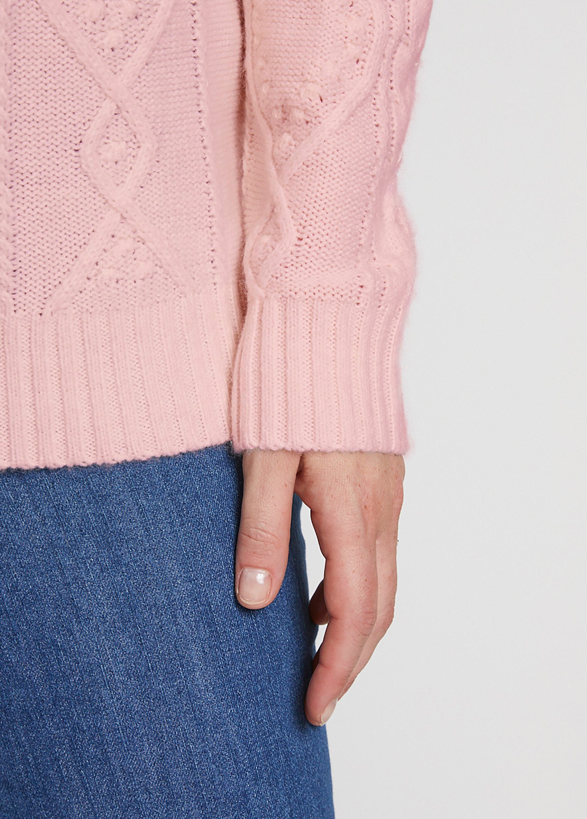 Short_warm_sweater_with_cable_high_collar_Pink_DE1_slim