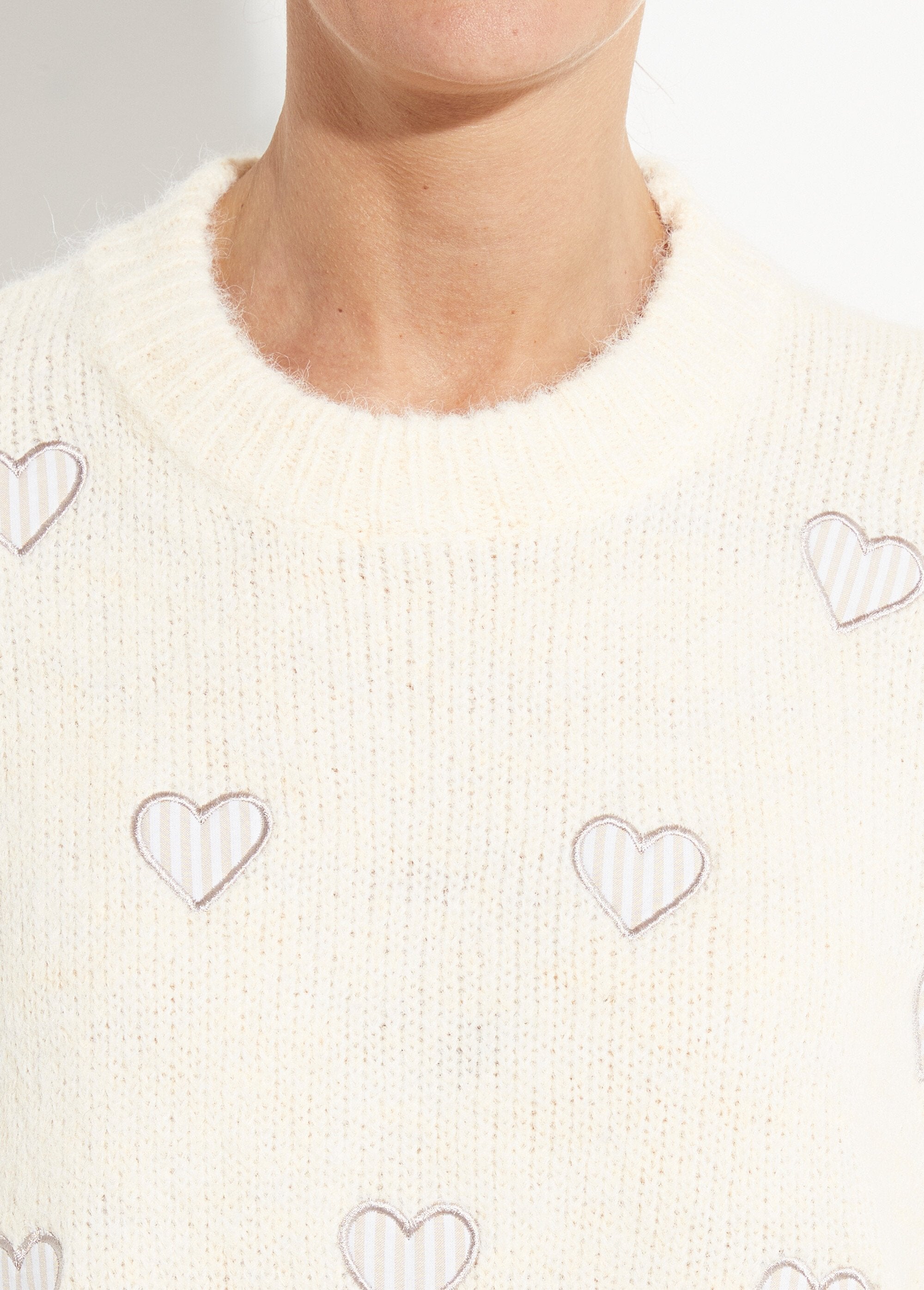 Striped_heart-patterned_crew_neck_sweater_with_wool_Ecru_DE1_slim