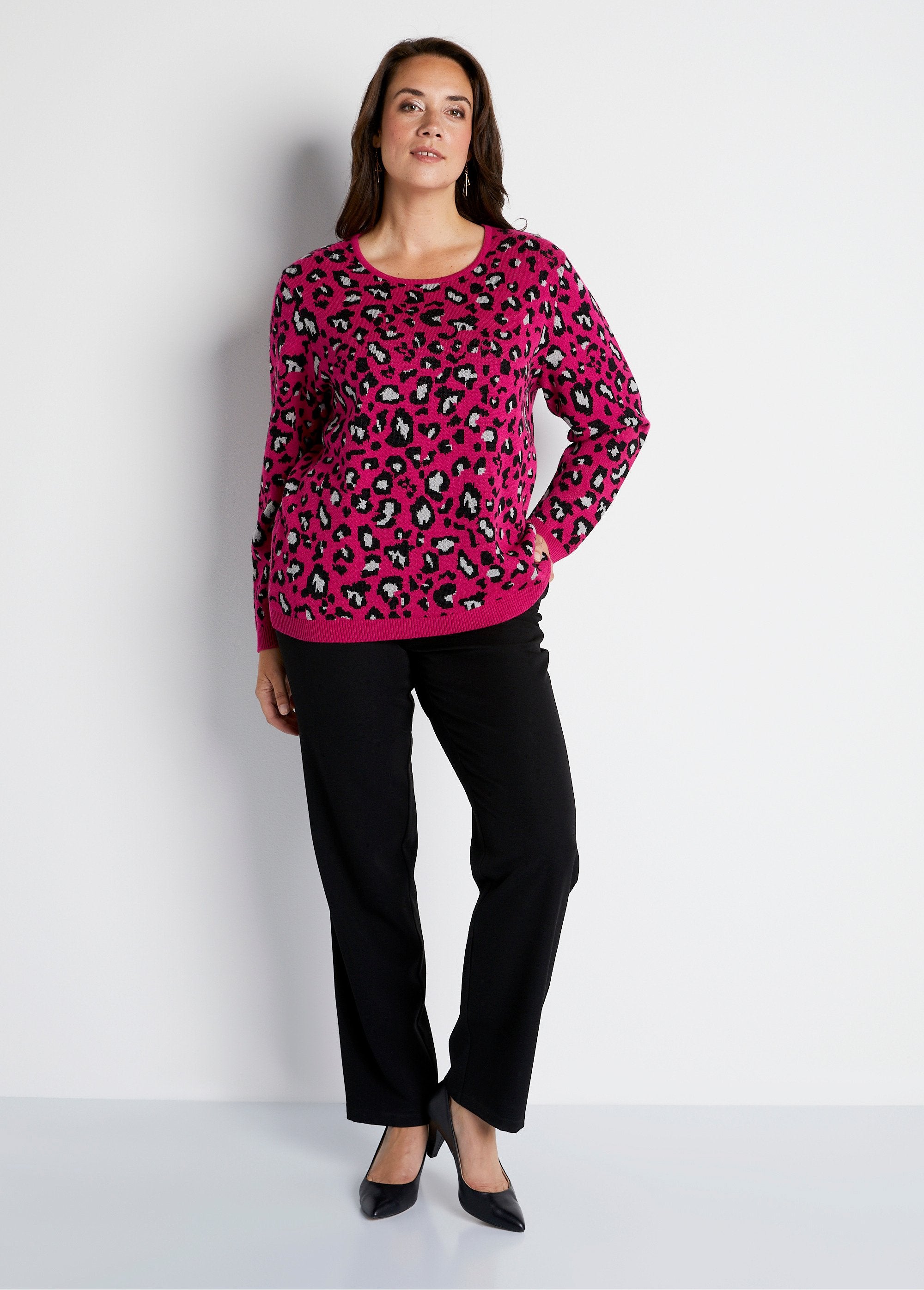 Round_neck_leopard_jacquard_sweater_Fuchsia_and_black_SF1_curvy