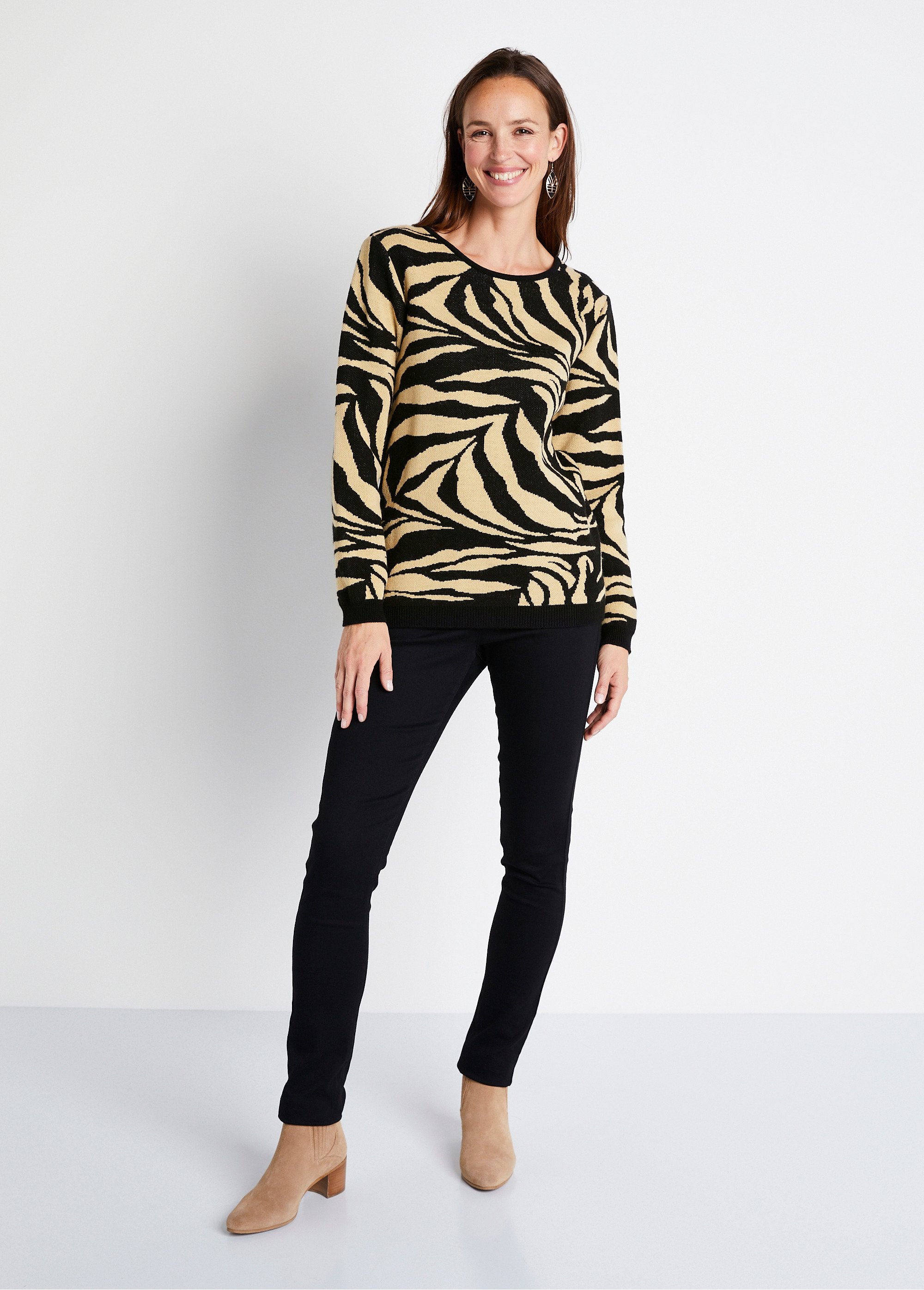 Soft_zebra_jacquard_round_neck_sweater_Beige_and_black_SF1_slim