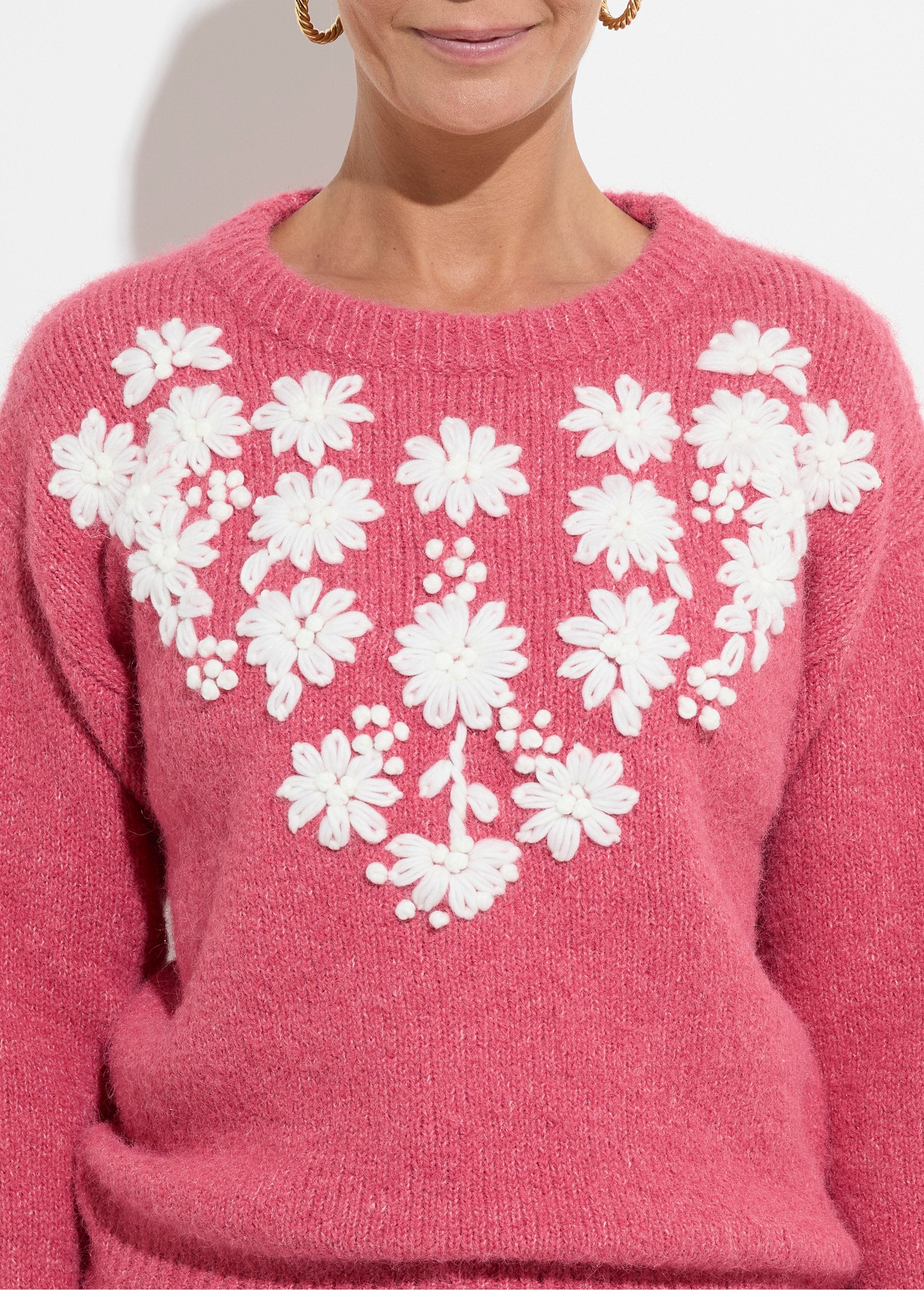 Pull_moelleux_col_rond_fleurs_brodées_Rose_DE1_slim