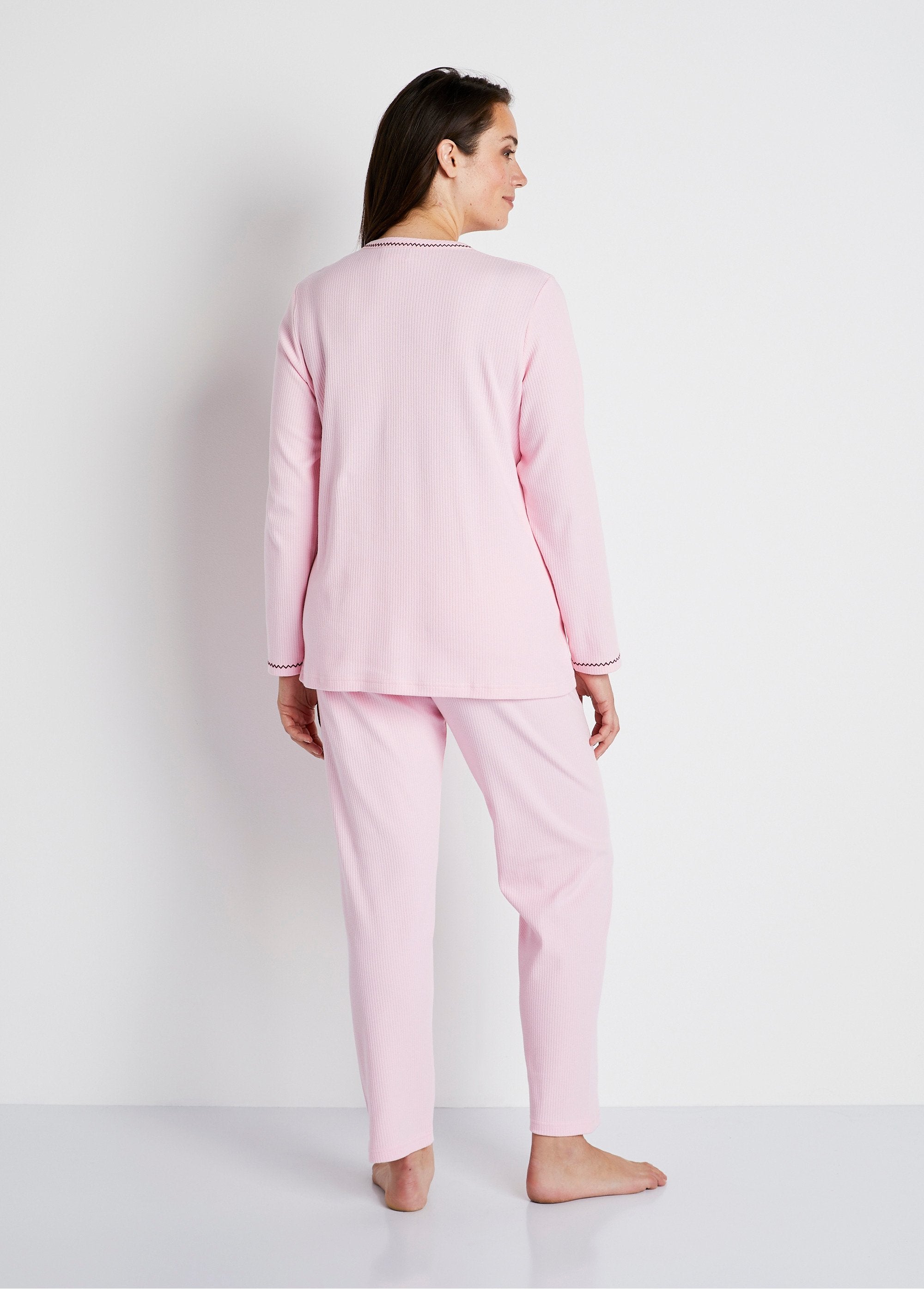 Embroidered_pajamas_Pink_DO1_curvy