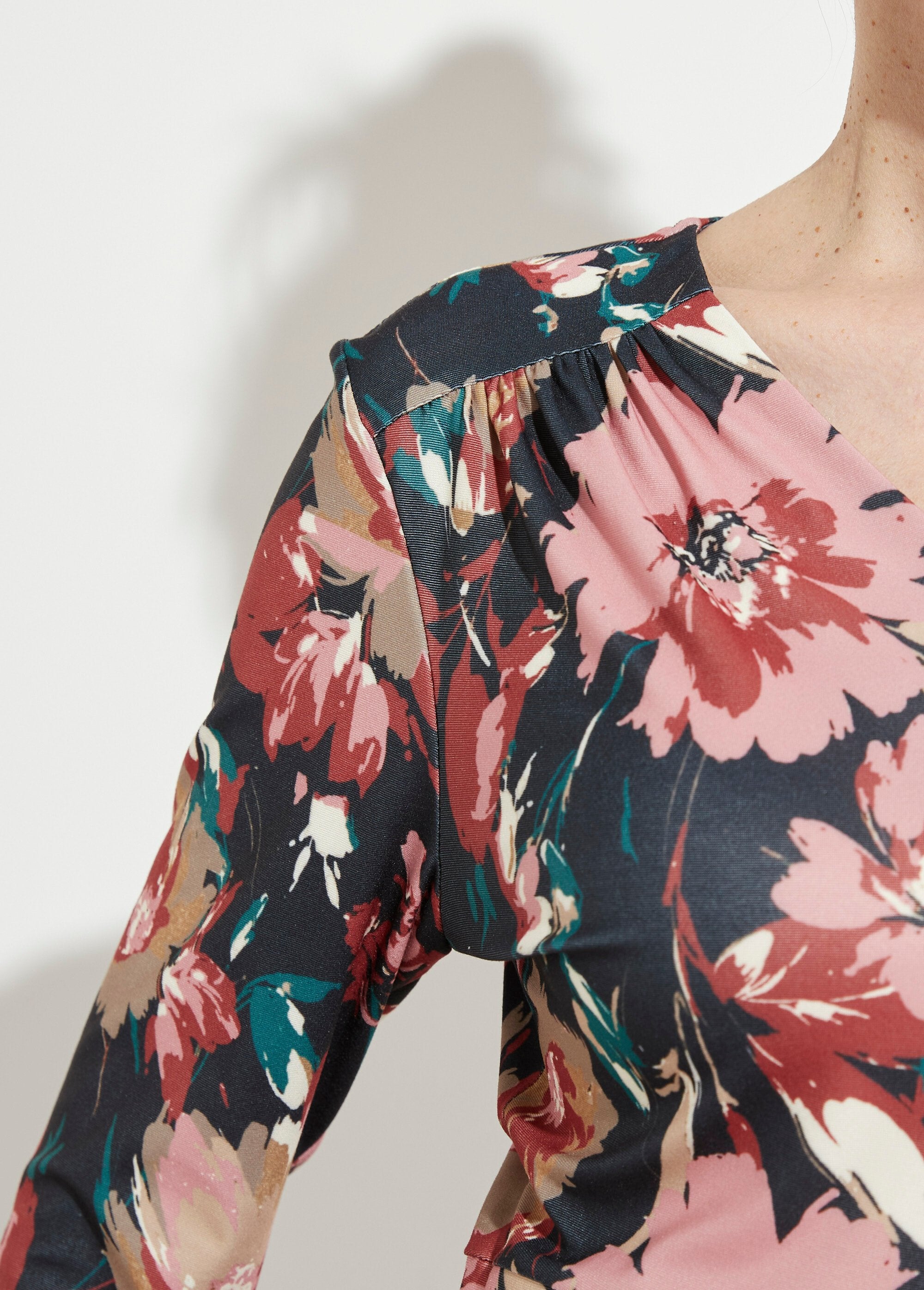 Floral-print_V-neck_flared_short_dress_Marine_et_beige_DE2_slim