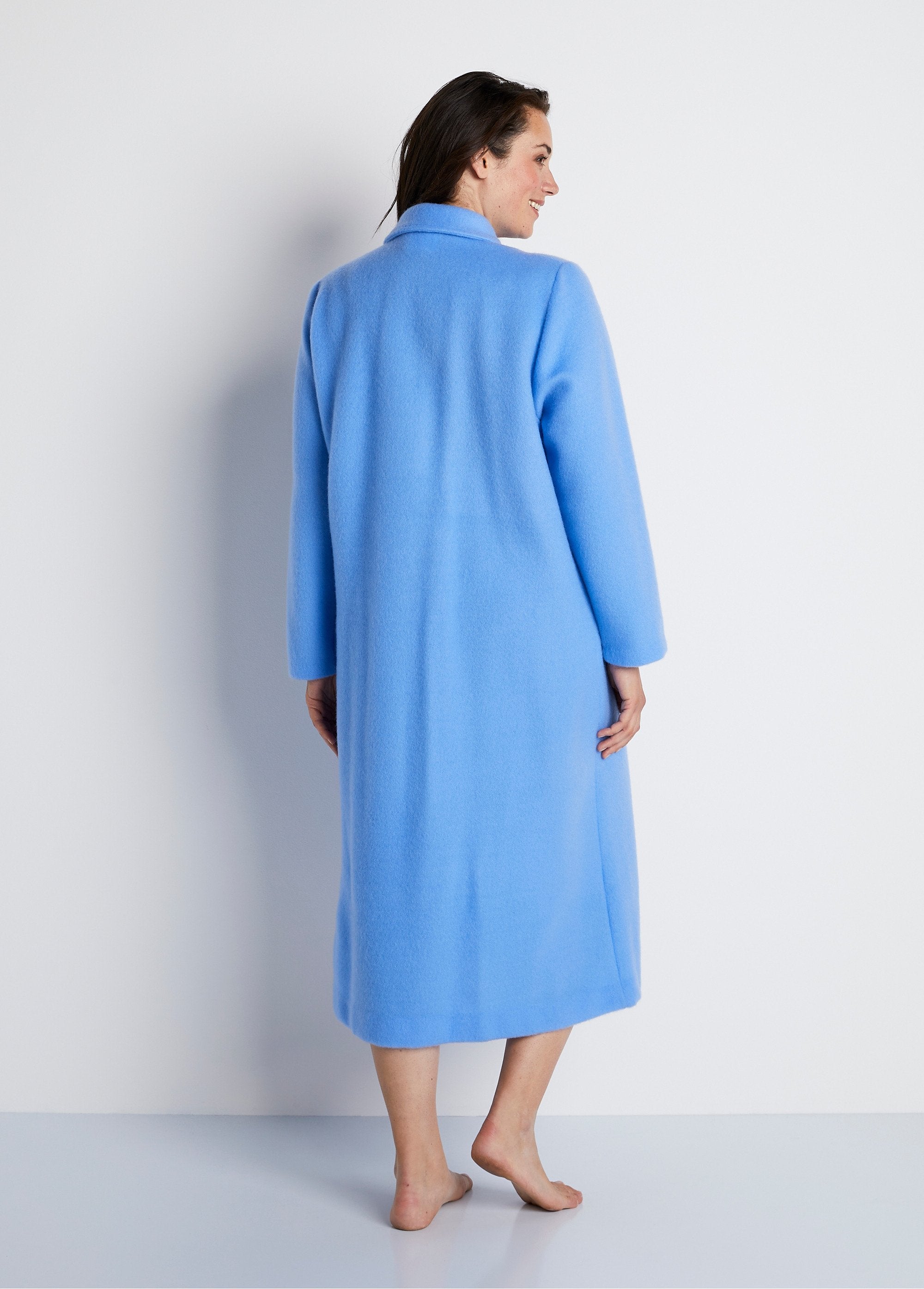 Courtelle_embroidered_dressing_gown_bathrobe_Blue_DO1_curvy