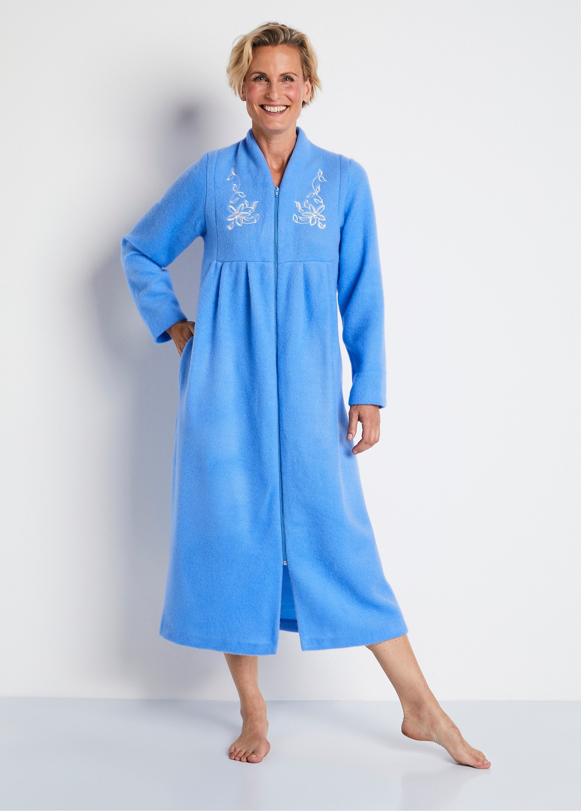 Zipped_and_embroidered_dressing_gown_Blue_FA1_slim