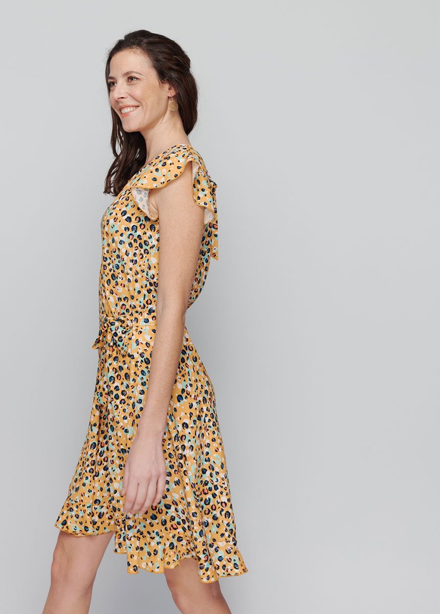 Animal_skin_print_ruffled_dress_Honey_background_DR1_slim