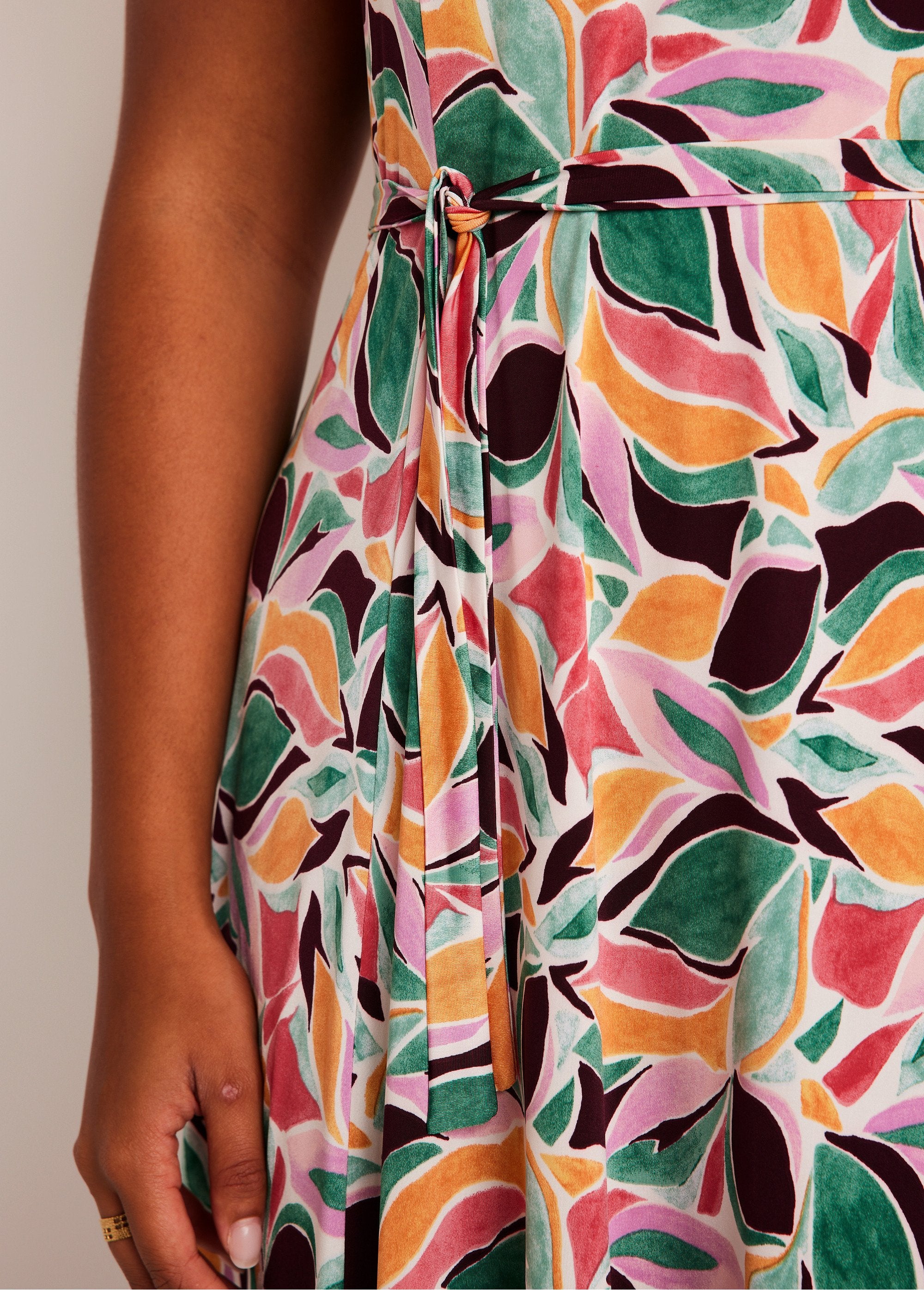 Short_printed_straight_dress_Green_and_pink_DE2_curvy