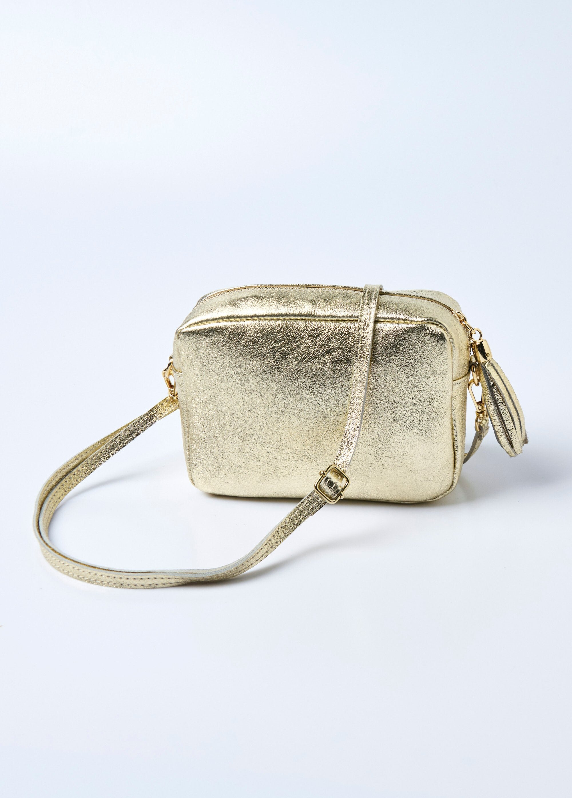 Clutch-shaped_leather_handbag_Golden_FA1_slim