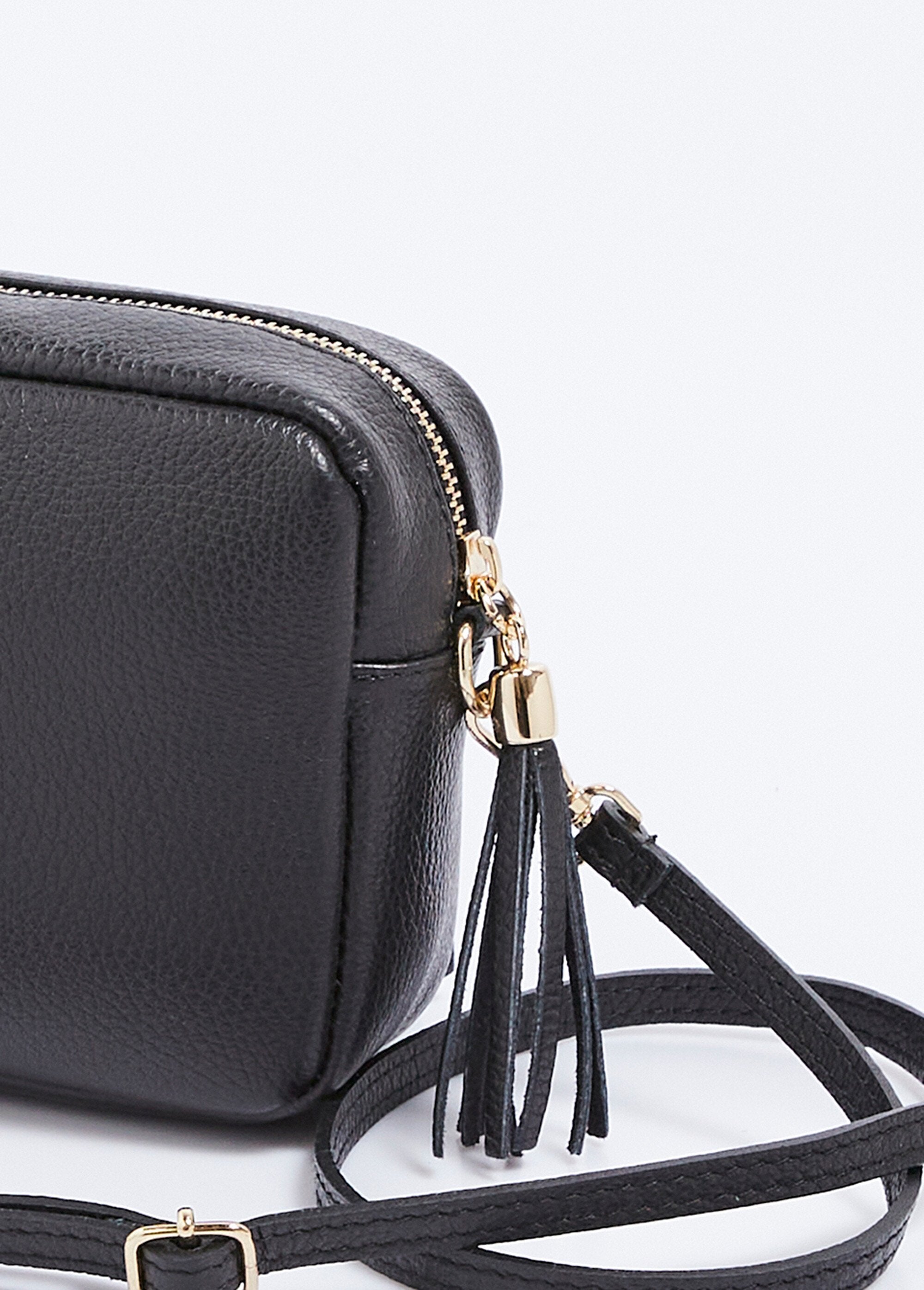 Rectangular_zipped_shoulder_bag_grained_leather_Black_DE1_slim