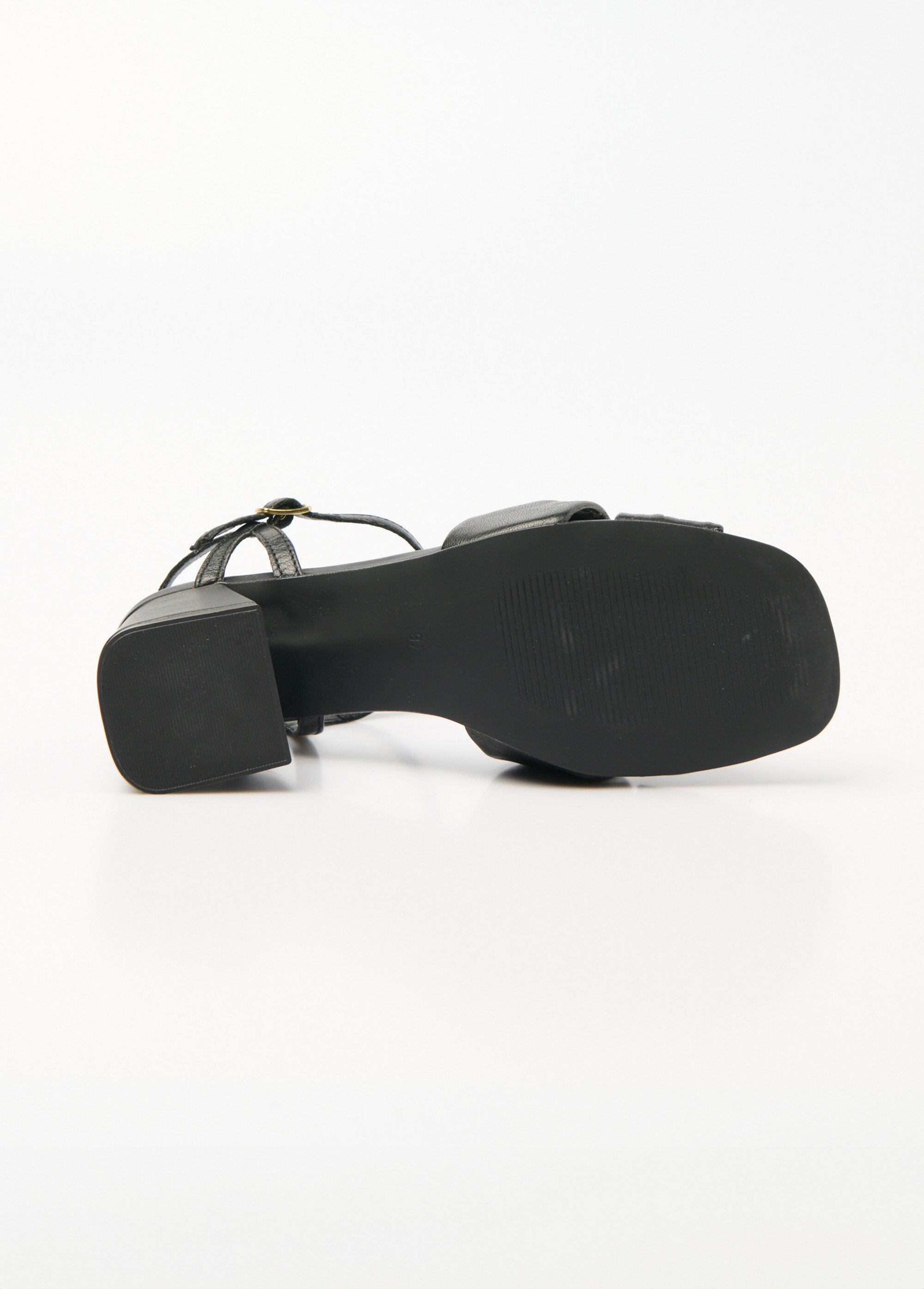 Leather_sandals_with_pleated_straps_Black_UN1_slim