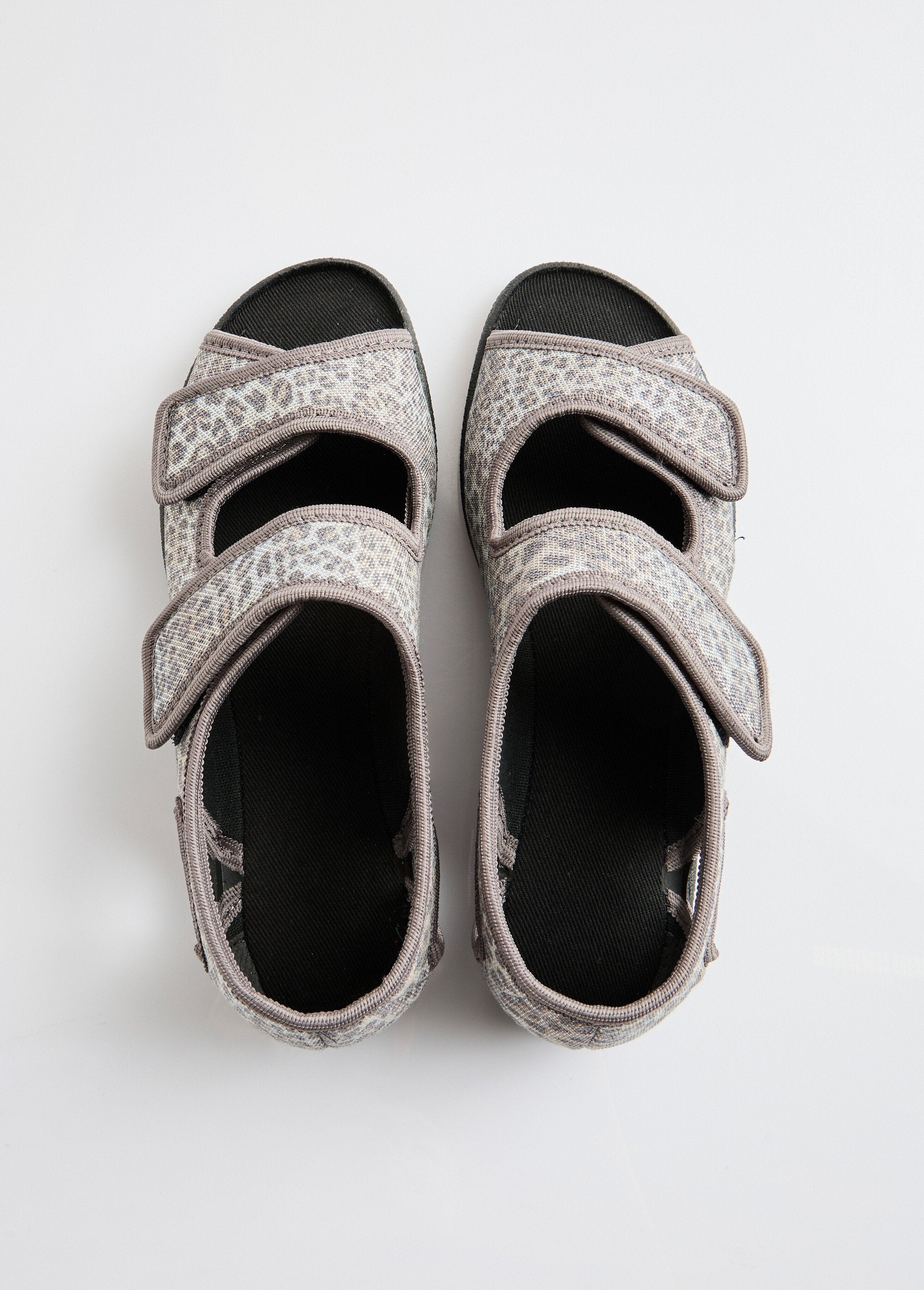 Comfort_width_vegan_sandals_Gray_OV1_slim