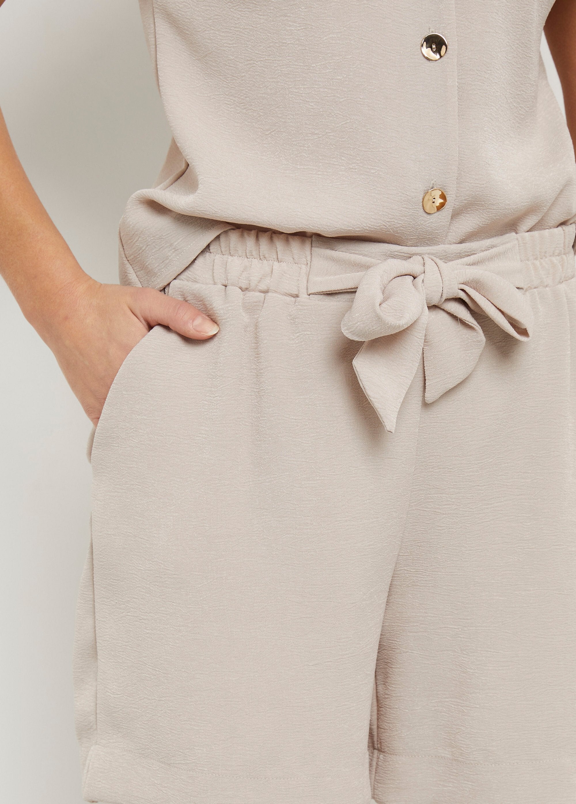 Short_souple_texturé,_noué_à_la_taille_Sable_DE1_slim