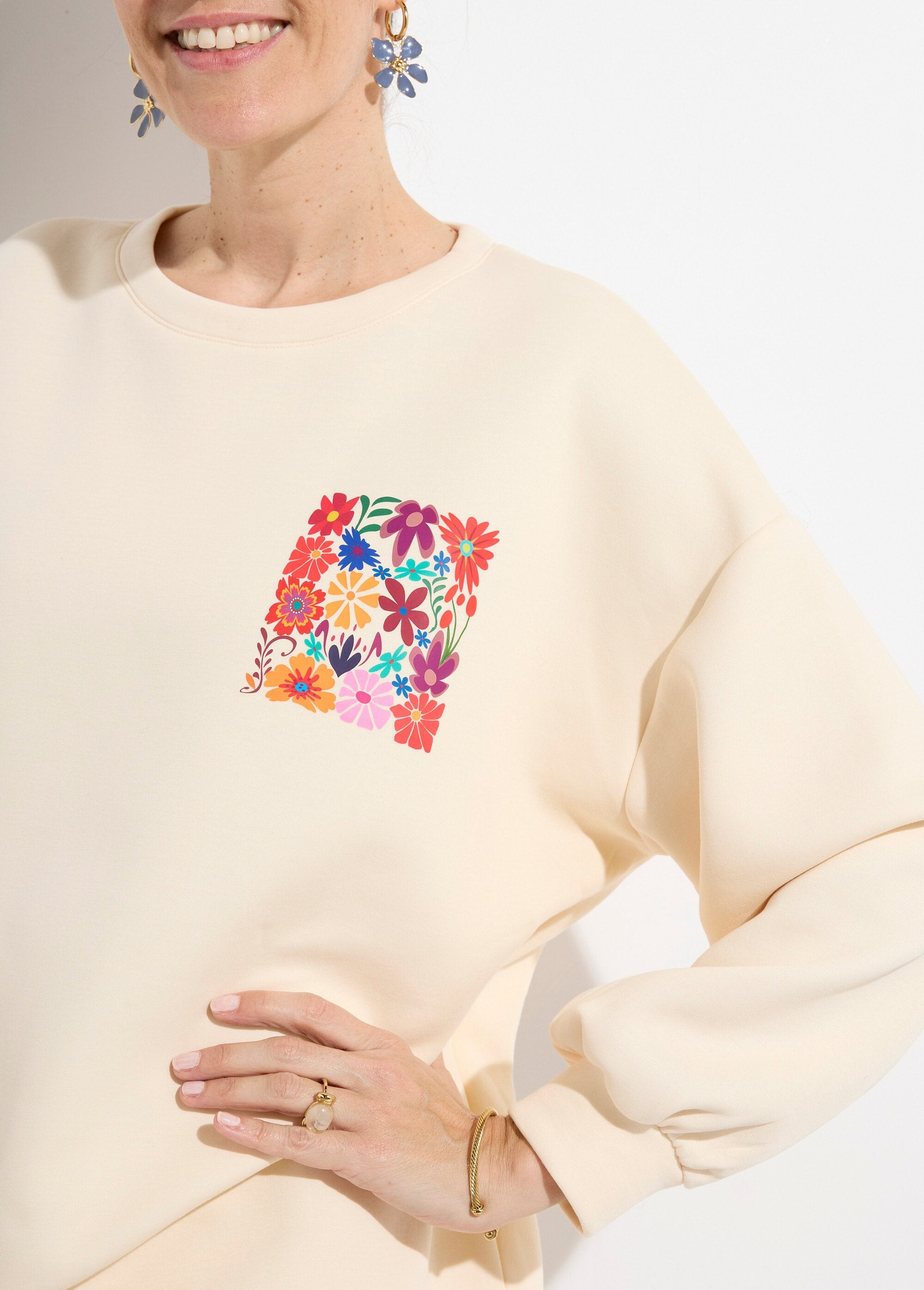 Thick_crew_neck_sweatshirt_with_floral_print_Ecru_print_DE1_slim