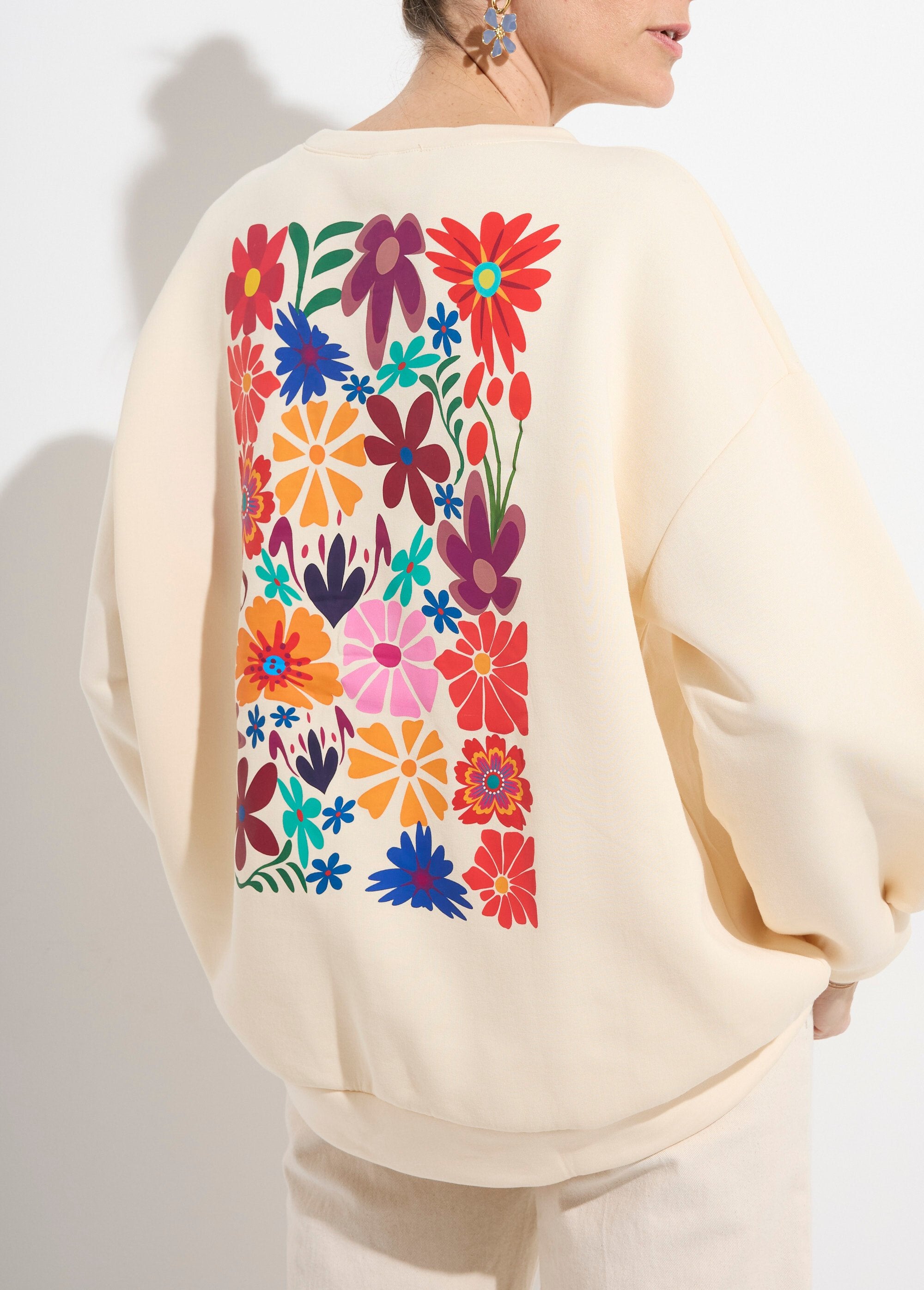 Thick_crew_neck_sweatshirt_with_floral_print_Ecru_print_DE2_slim