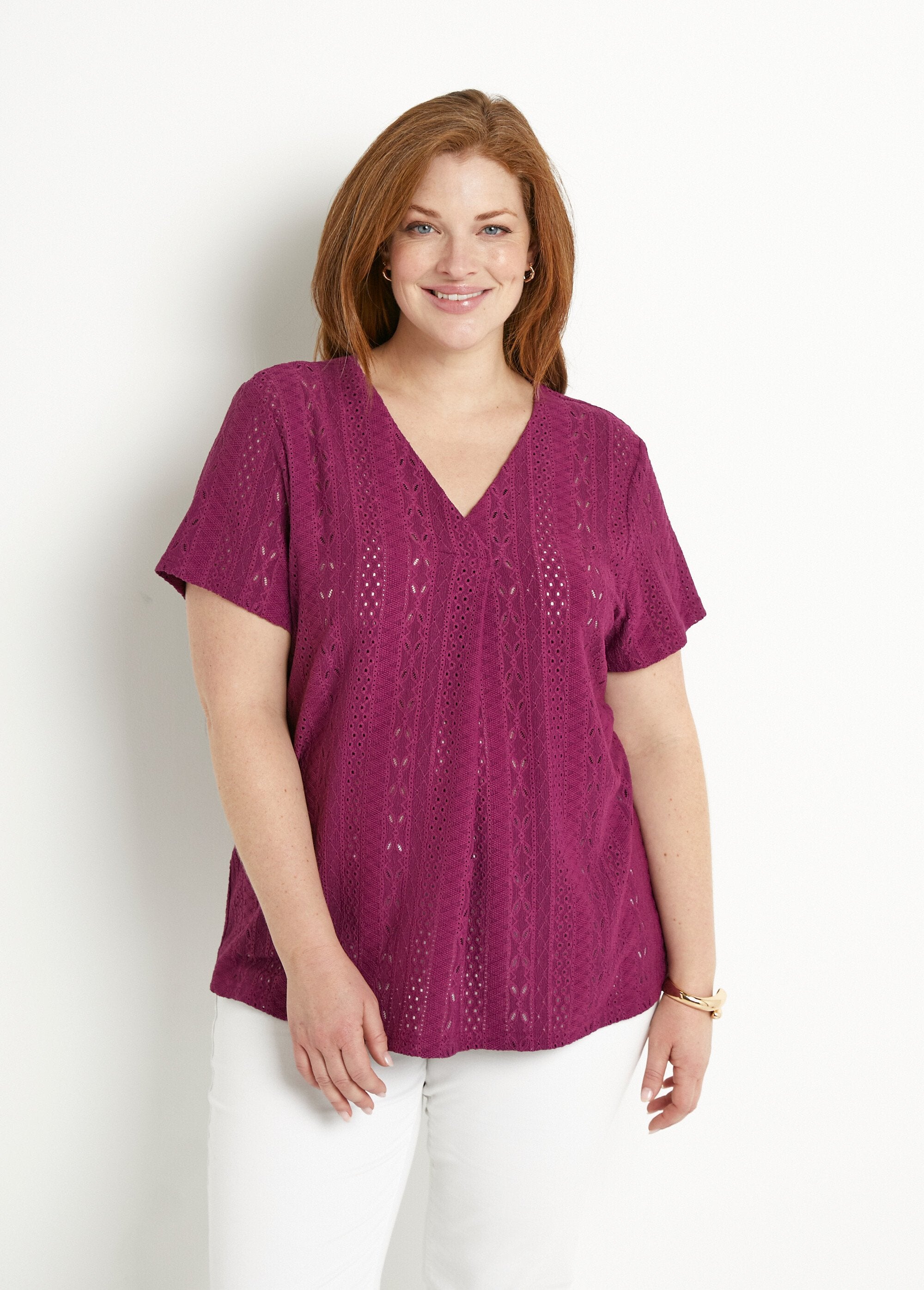 Loose_V-neck_plain_t-shirt_with_embroidery_effect_Cassis_FA1_curvy