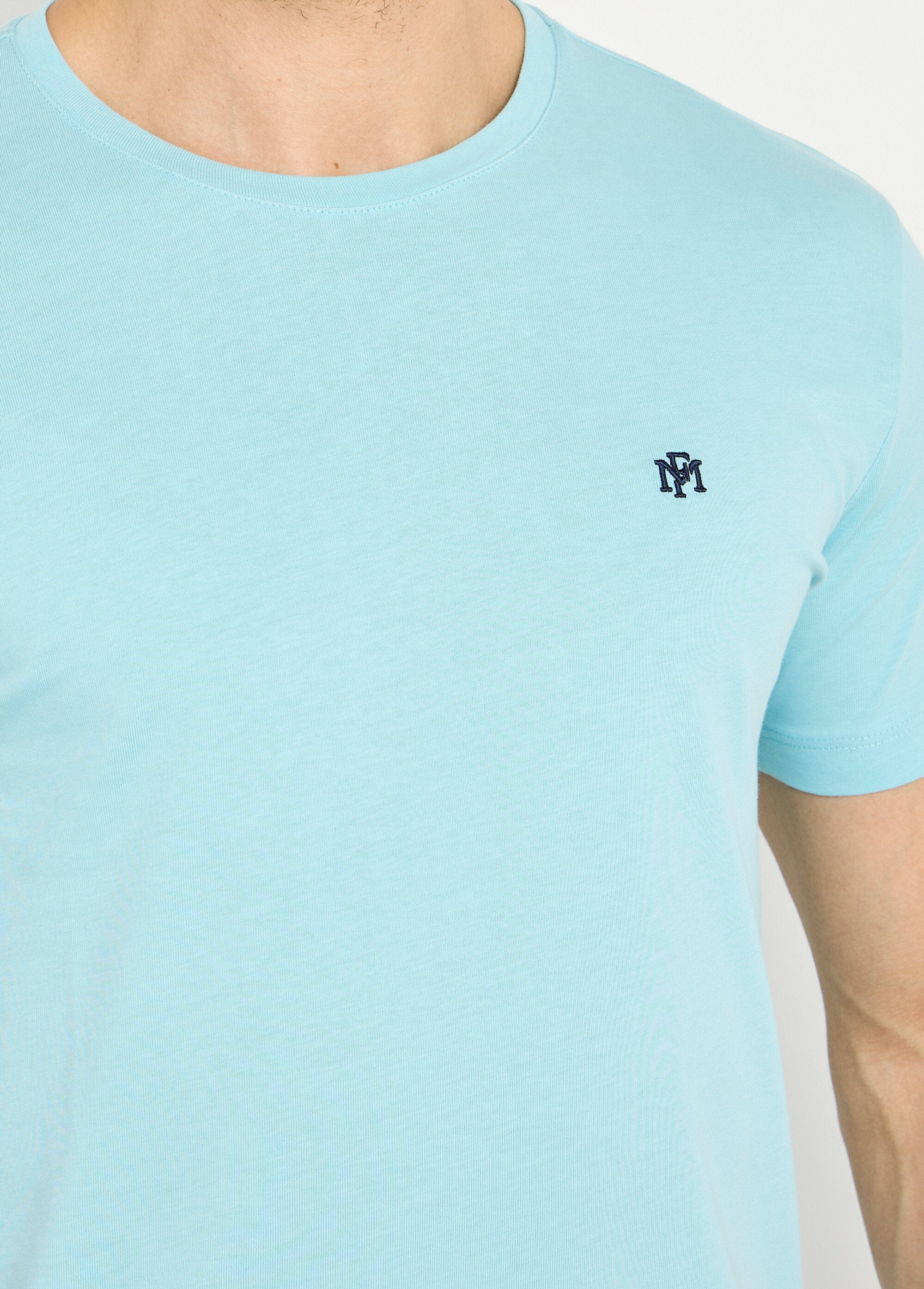 Embroidered_round-neck_short-sleeved_T-shirt_Sky_blue_DE1_slim