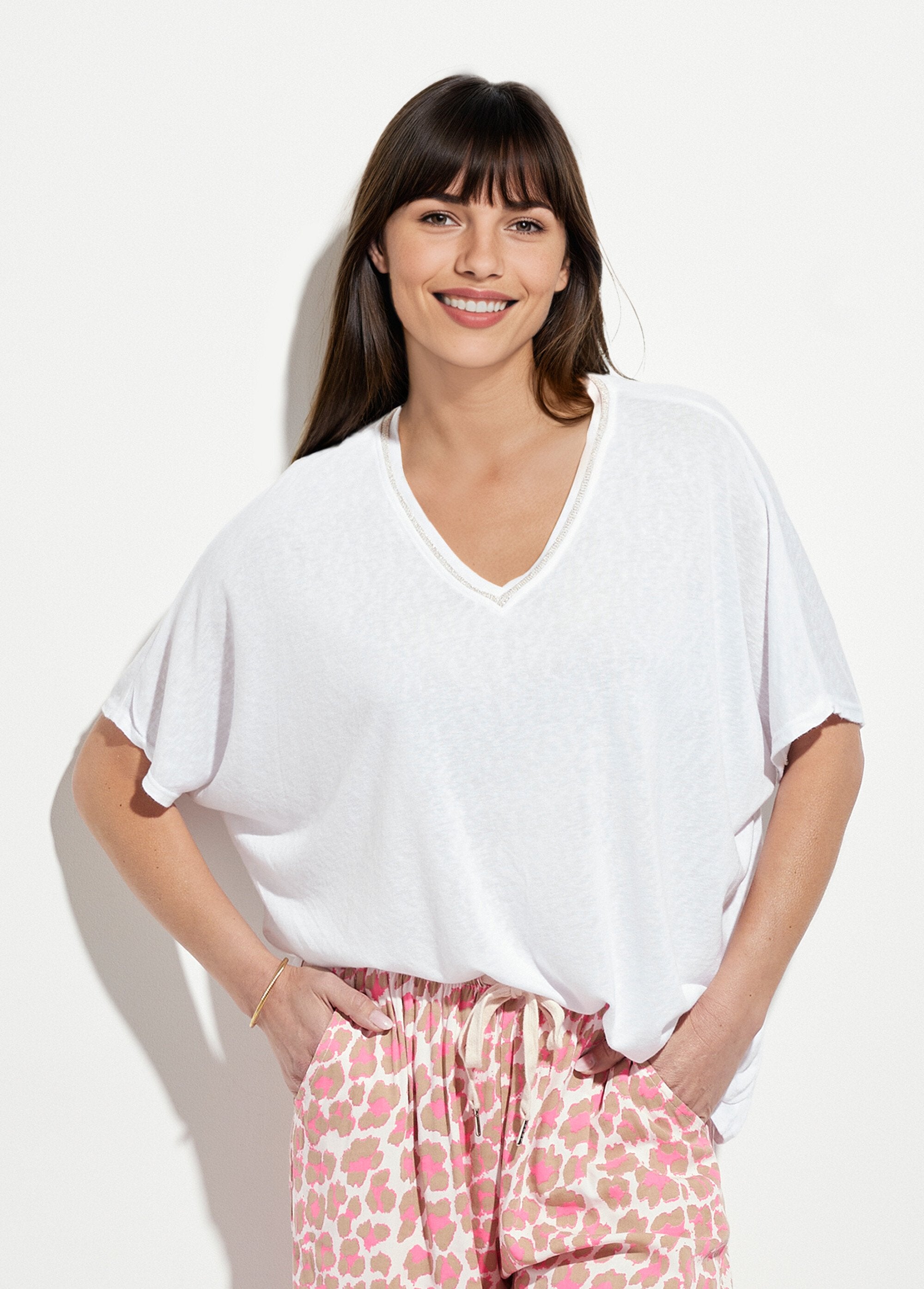 Metallic_V-neck_T-shirt_with_kimono_sleeves_White_FA1_slim