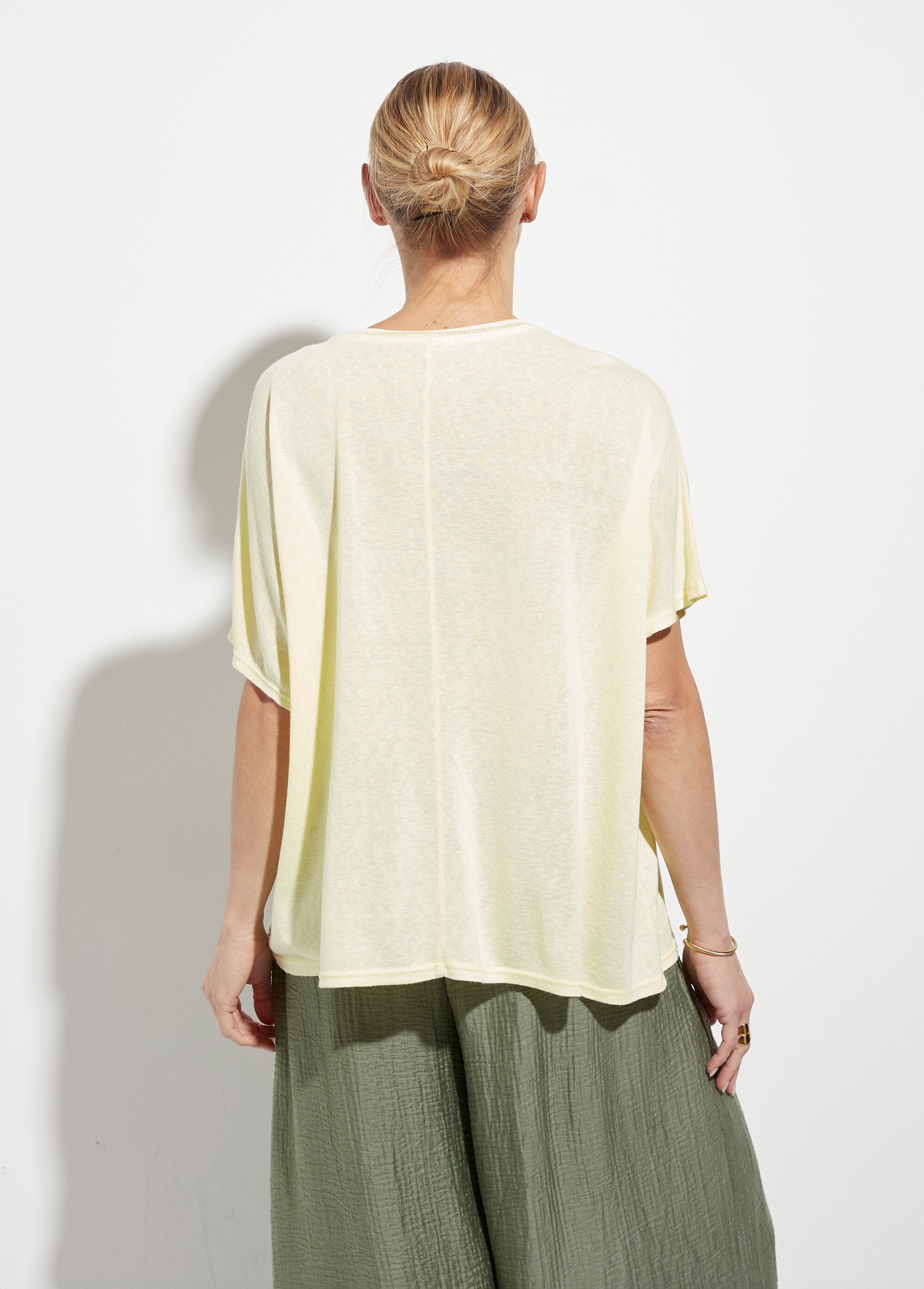 Metallic_V-neck_T-shirt_with_kimono_sleeves_Light_yellow_DO1_slim