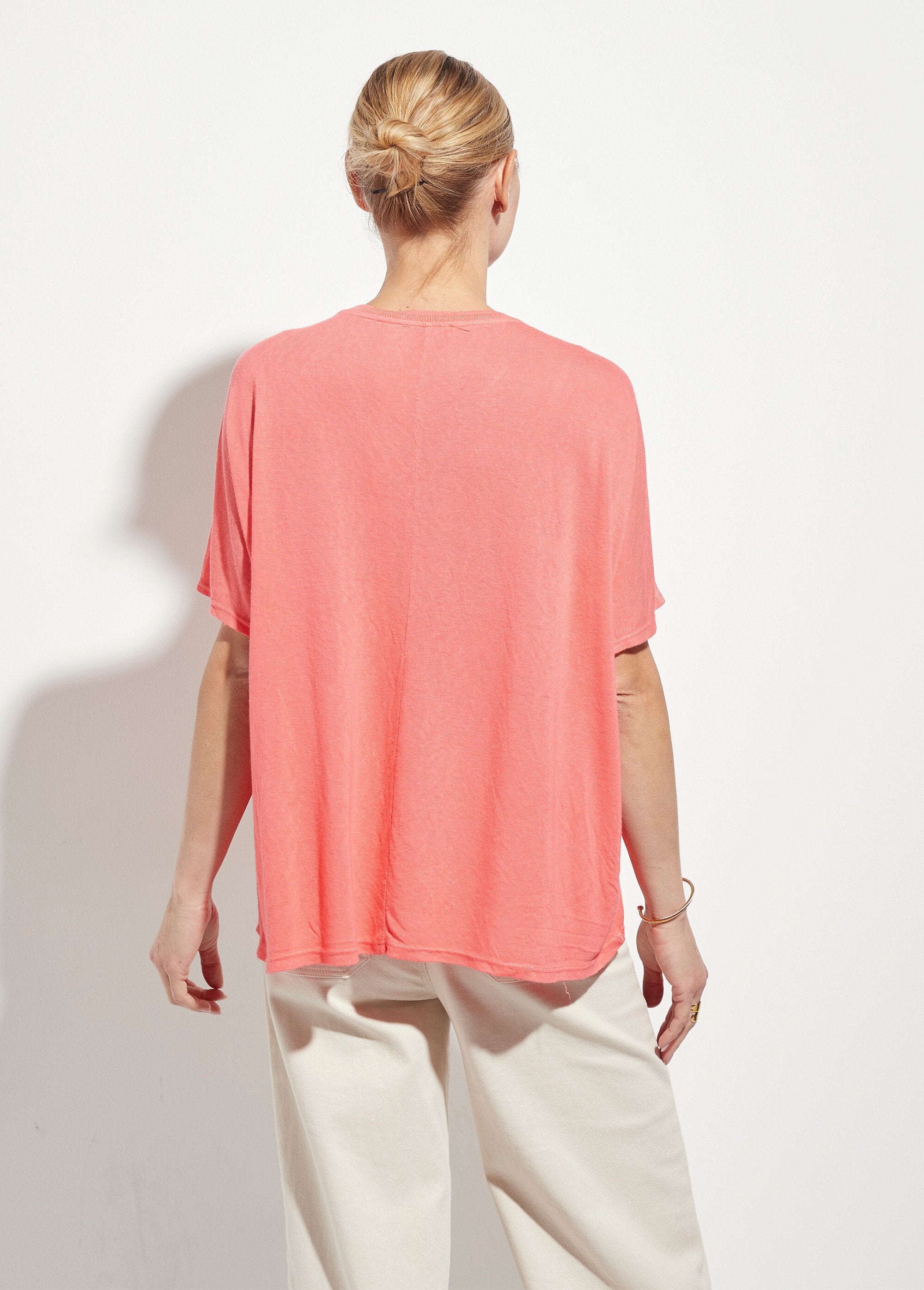 Metallic_V-neck_T-shirt_with_kimono_sleeves_Coral_DO1_slim