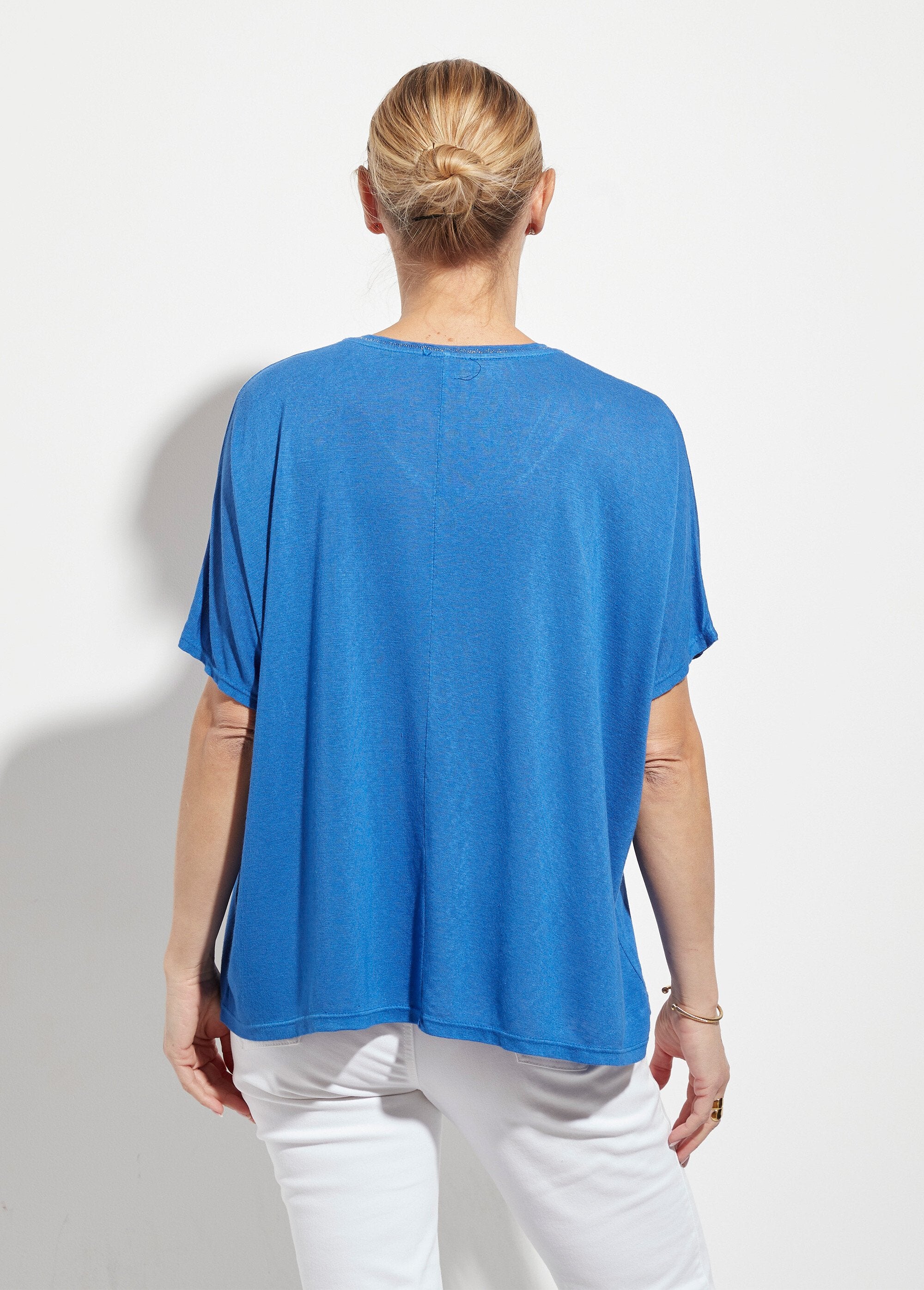Metallic_V-neck_T-shirt_with_kimono_sleeves_Bright_blue_DO1_slim