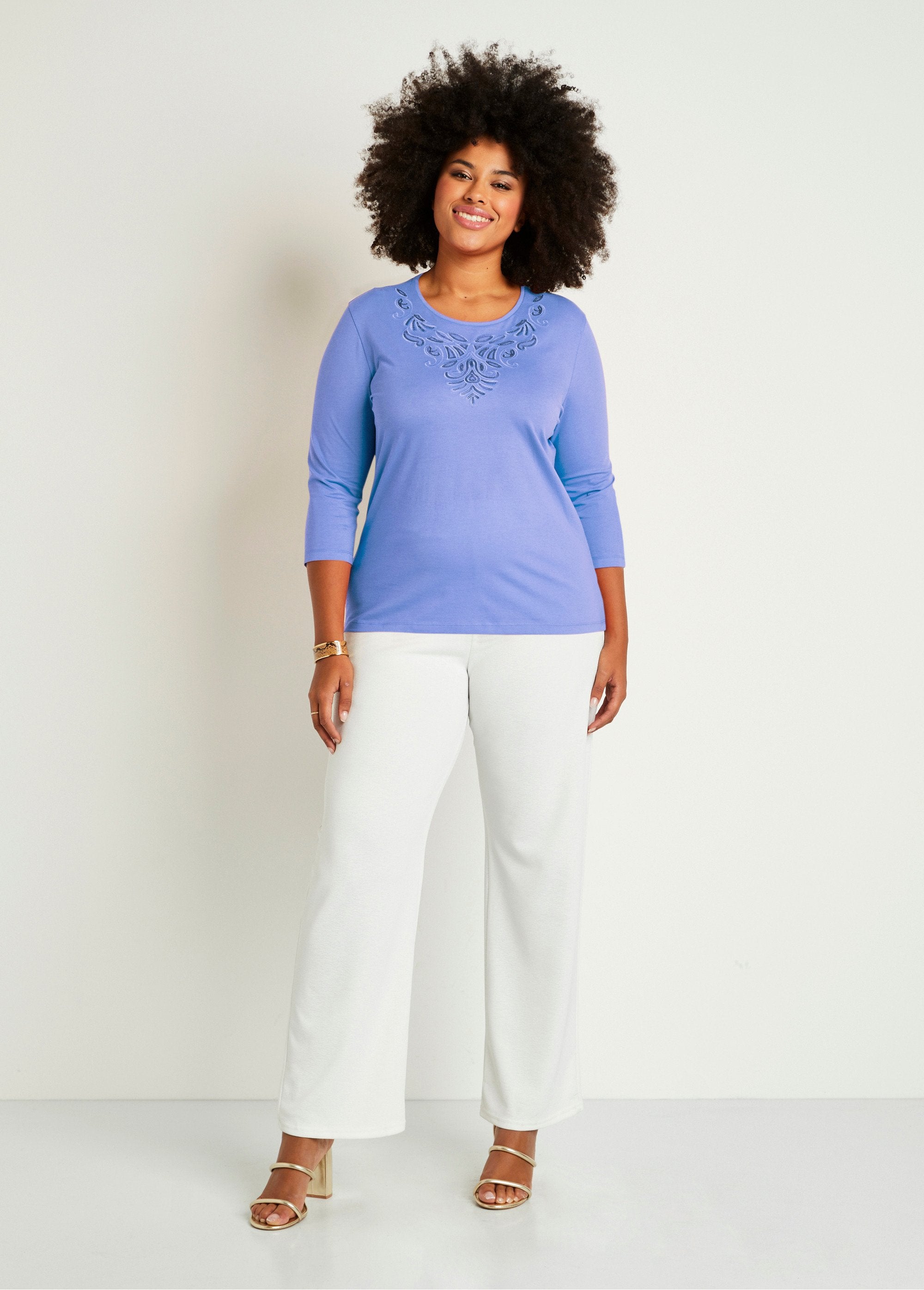 Short_embroidered_t-shirt_with_3/4_sleeves_Blue_SF1_curvy