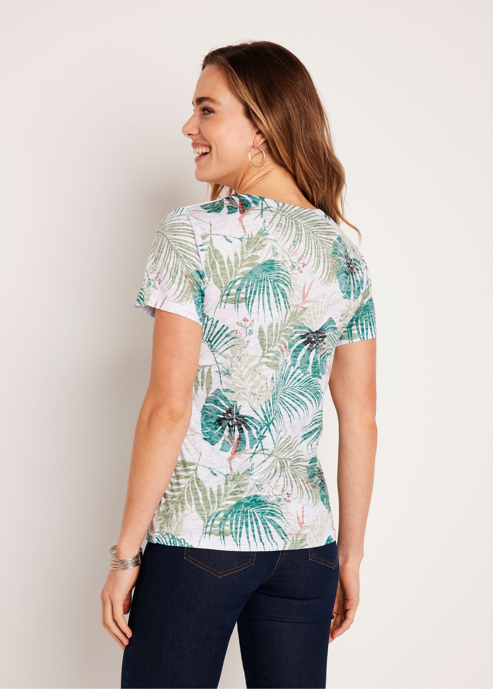 Short_straight_t-shirt_with_foliage_print_Ecru_and_green_DO1_slim