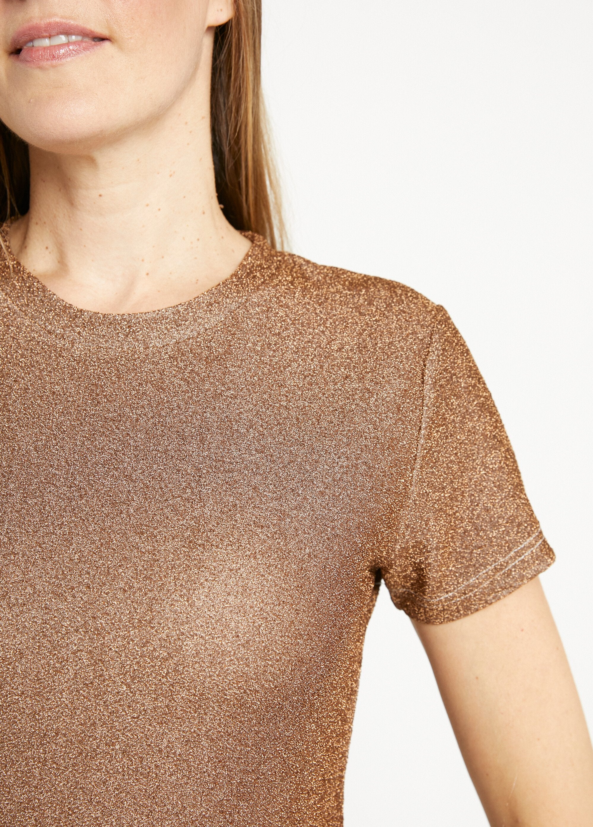 Short-sleeved_sequined_mesh_T-shirt_Dore_DE2_slim