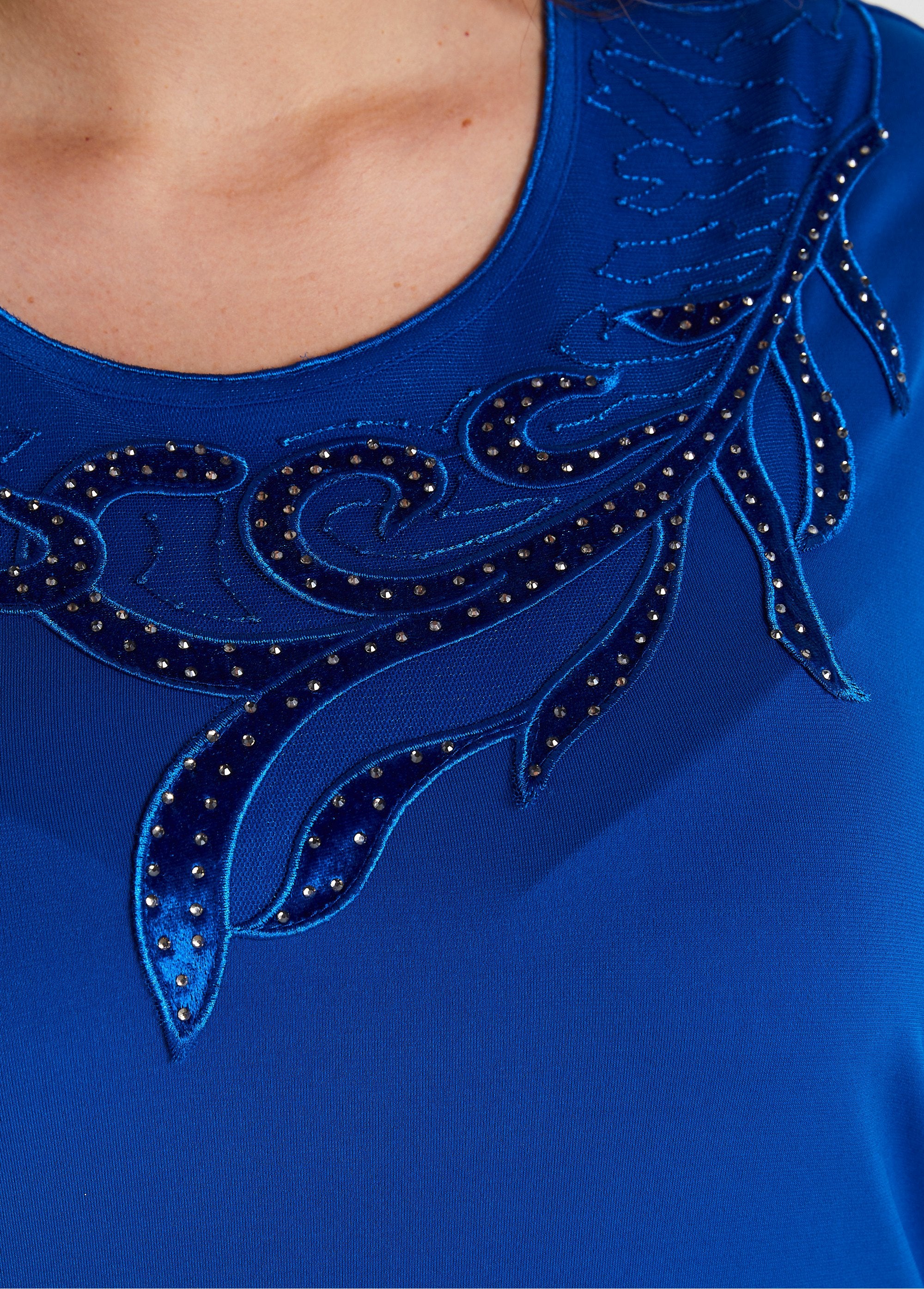 Short_round_neck_rhinestone_embroidered_fishnet_t-shirt_Blue_DE2_curvy