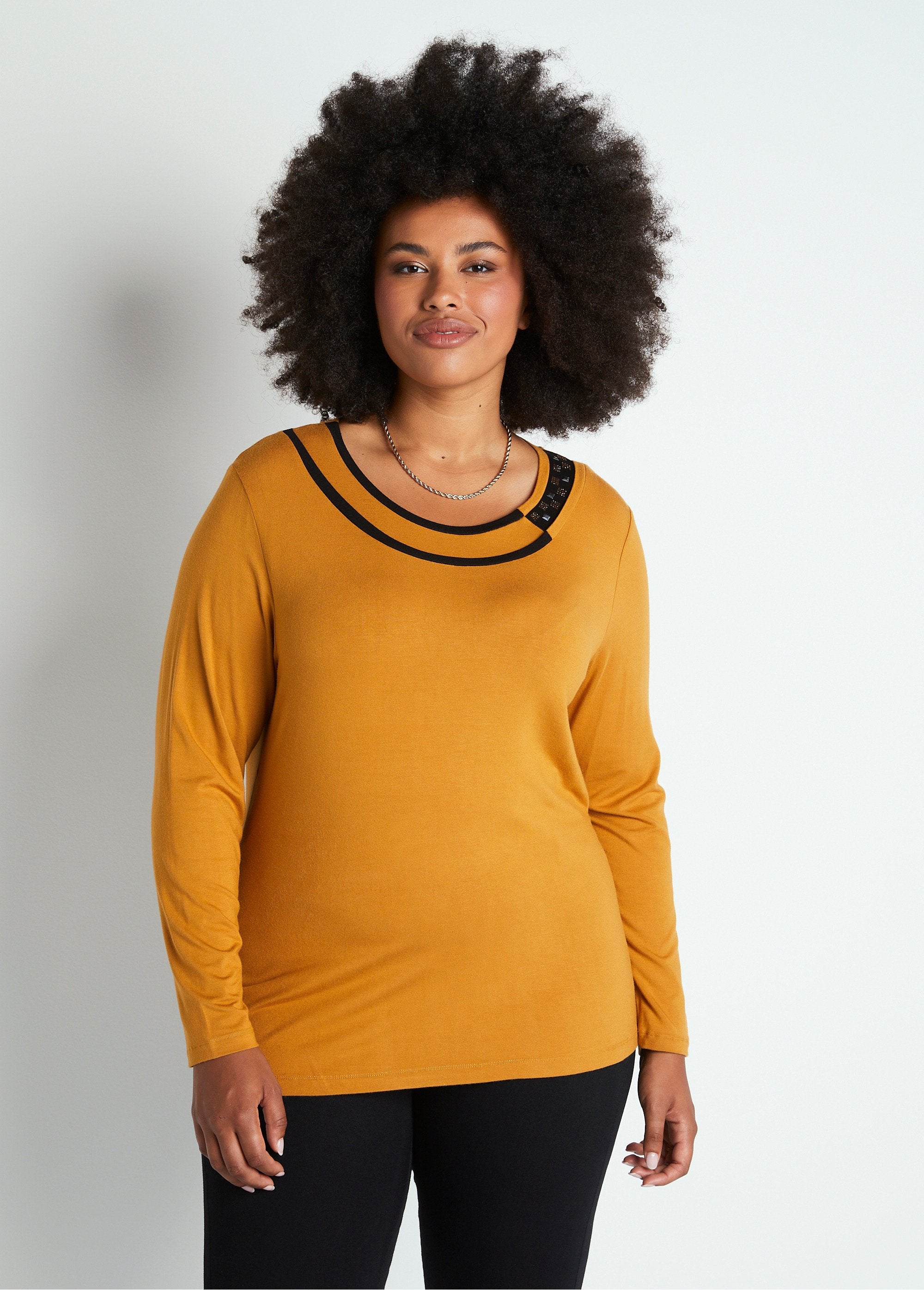 Flowing_round_neck_t-shirt_with_rhinestones_Honey_FA2_curvy