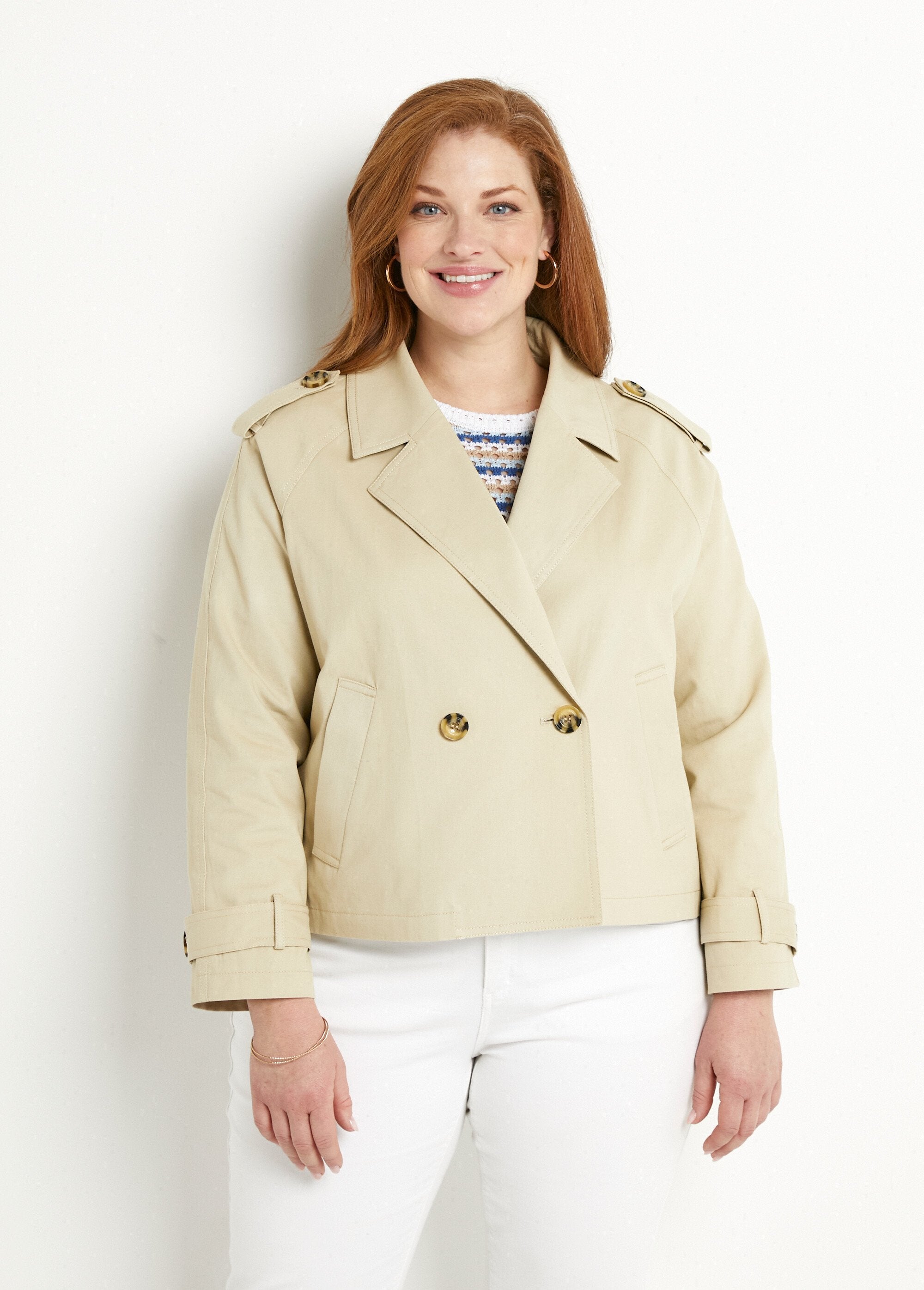 Short_double-breasted_trench_coat_in_lined_cotton_Beige_FA1_curvy