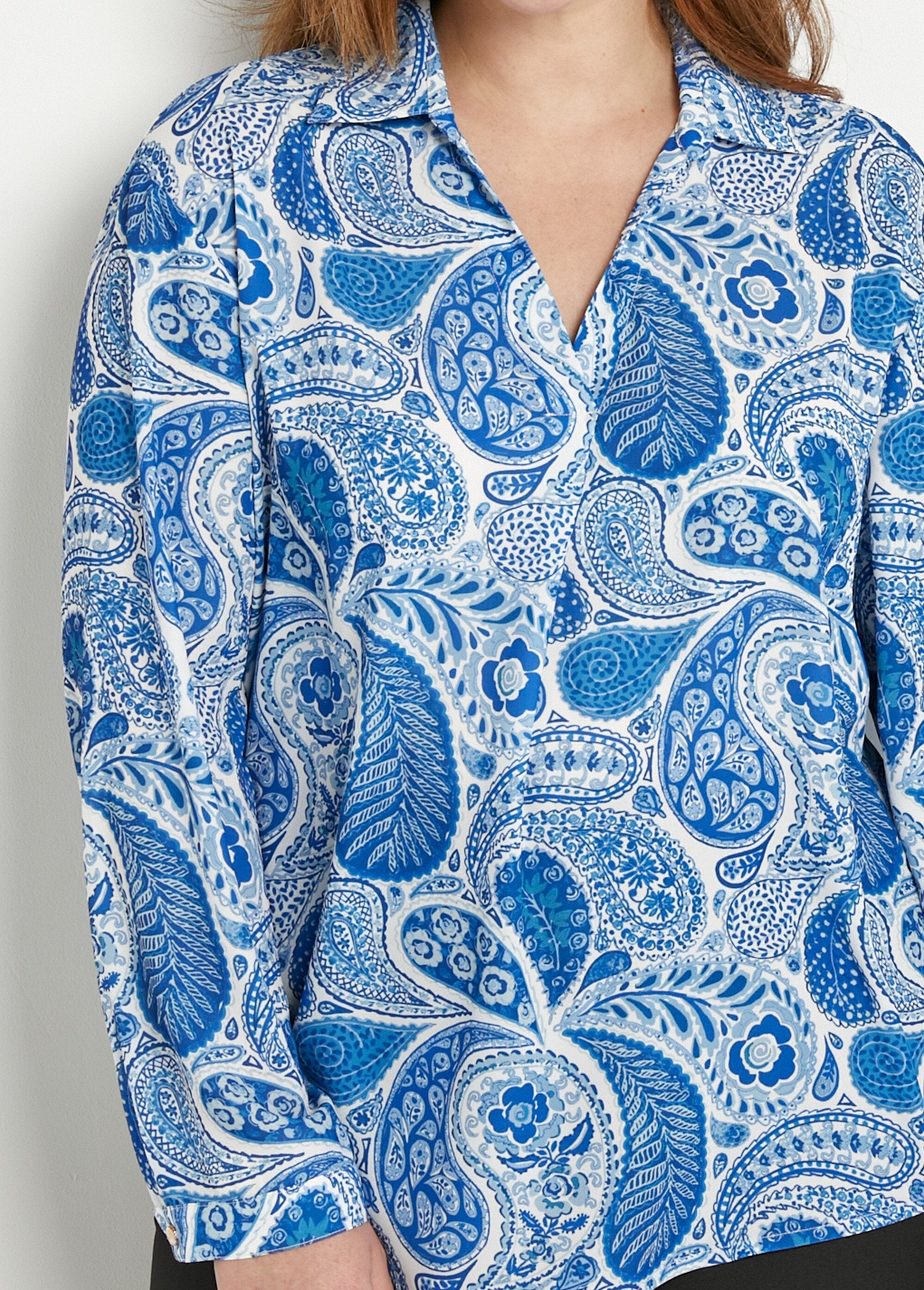 Long_loose_tunic_with_paisley_print_Blue_and_white_DE1_curvy