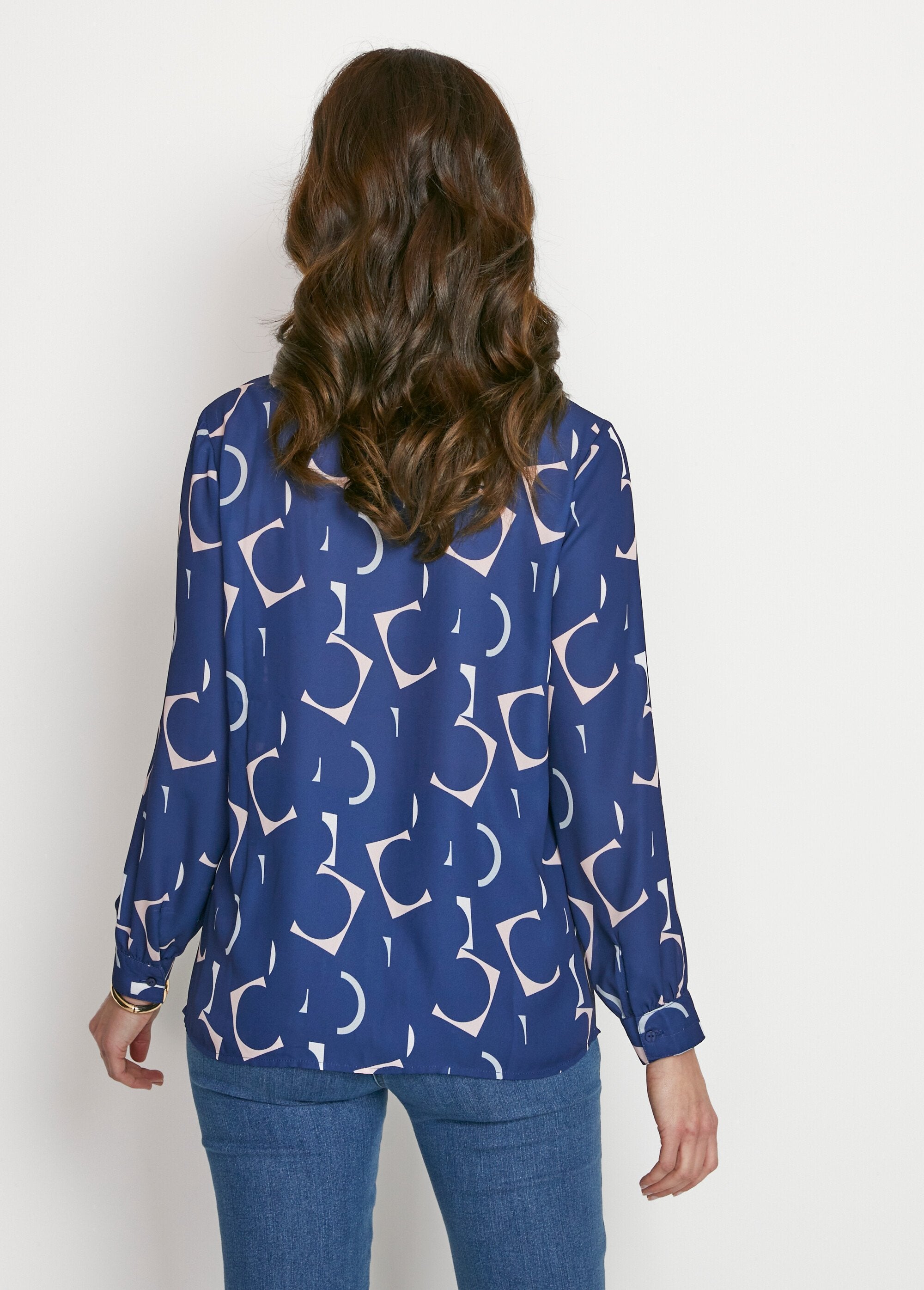 Long_flowing_printed_tunic_Blue_background_DO1_slim