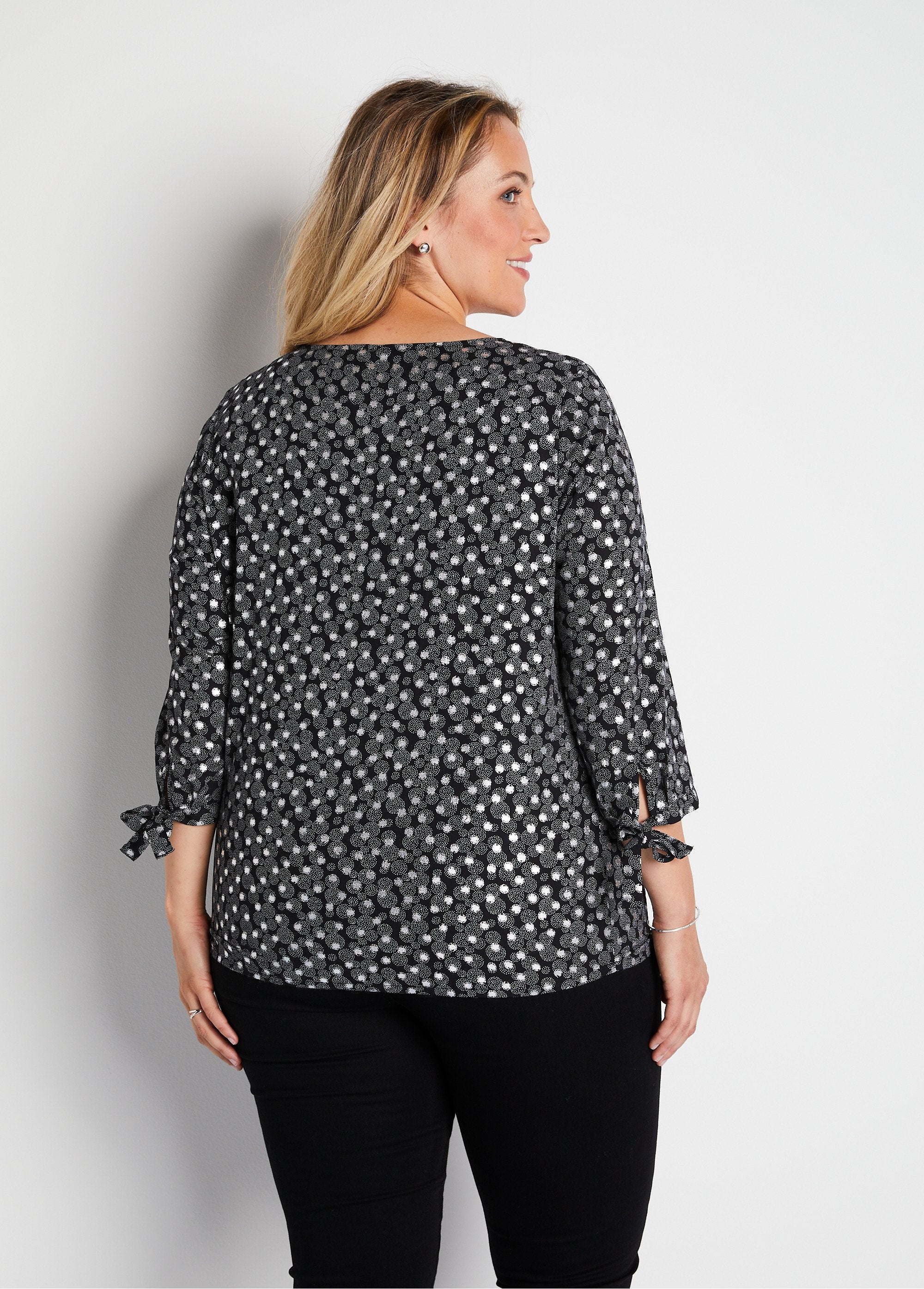 Long_printed_tunic_with_3/4_sleeves_Black_background_DO1_curvy