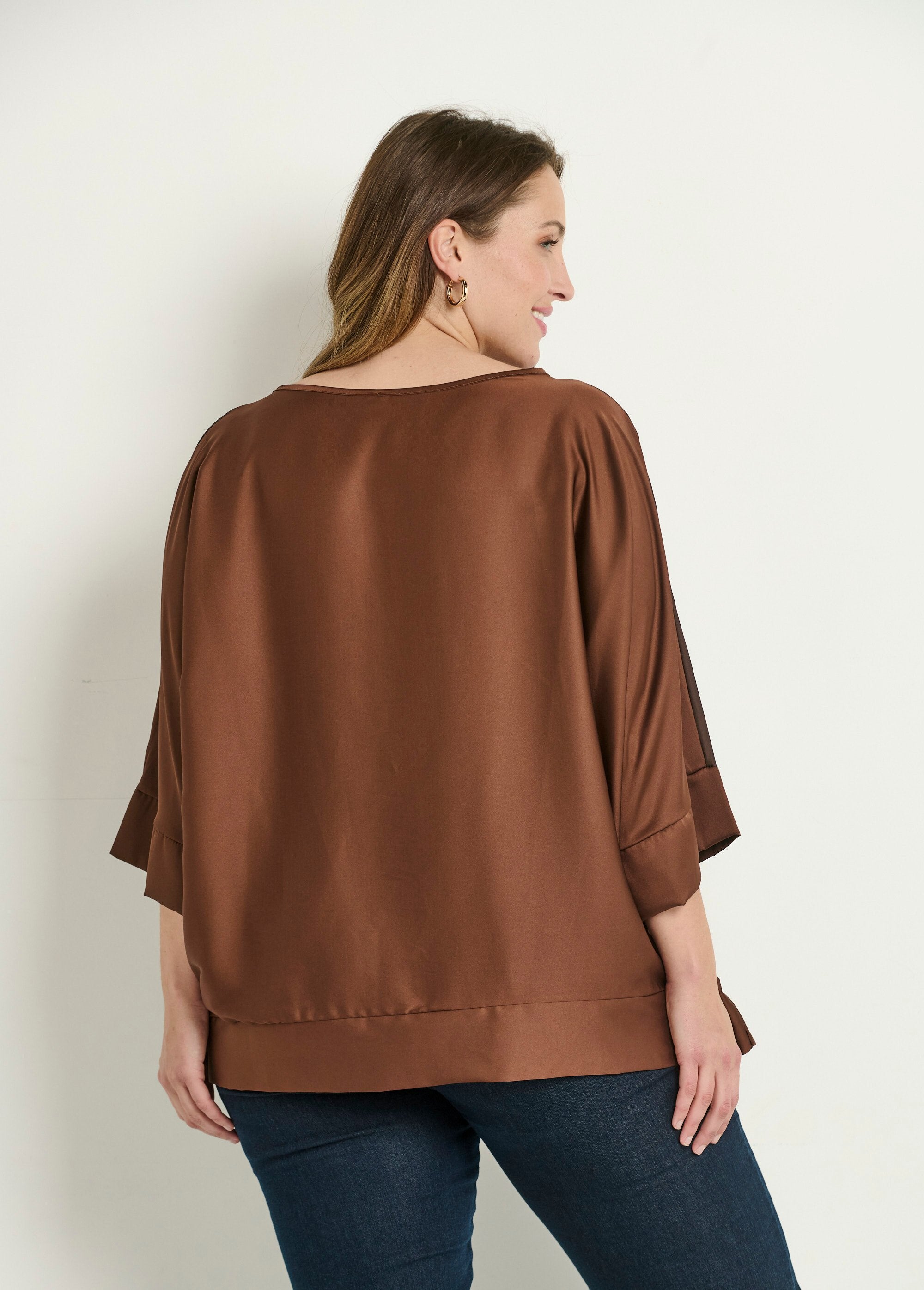 Satin_tunic_with_floral_motif_and_kimono_sleeves_camel_DO1_curvy